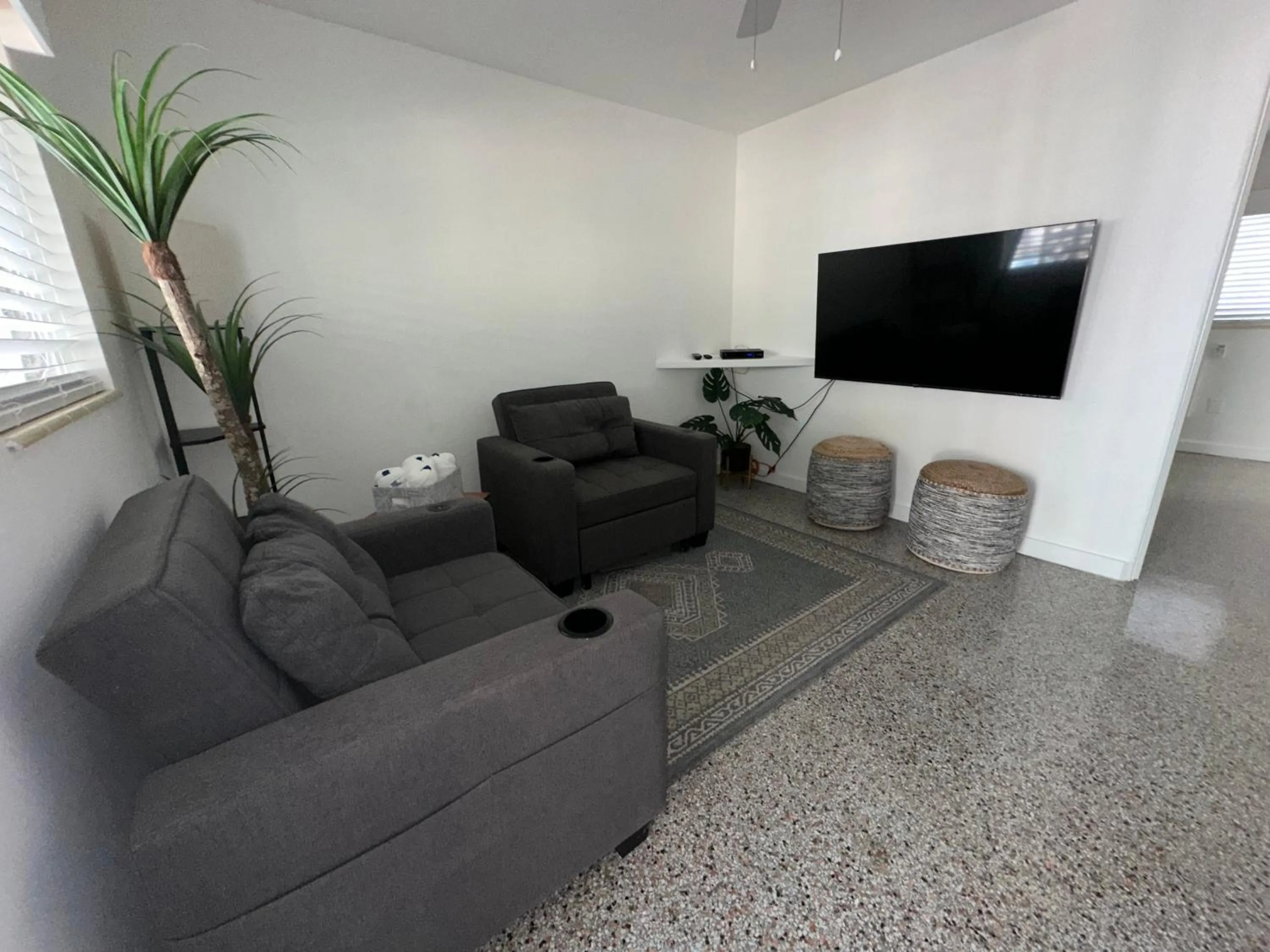 Living room in EBBTIDE INN