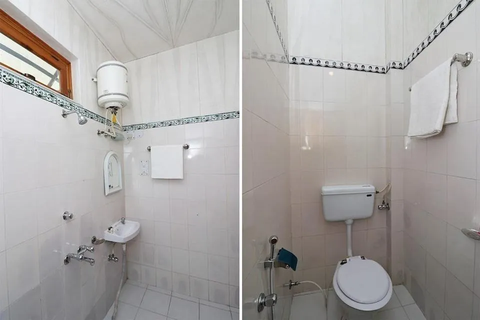 Toilet in Geetanjali Resort