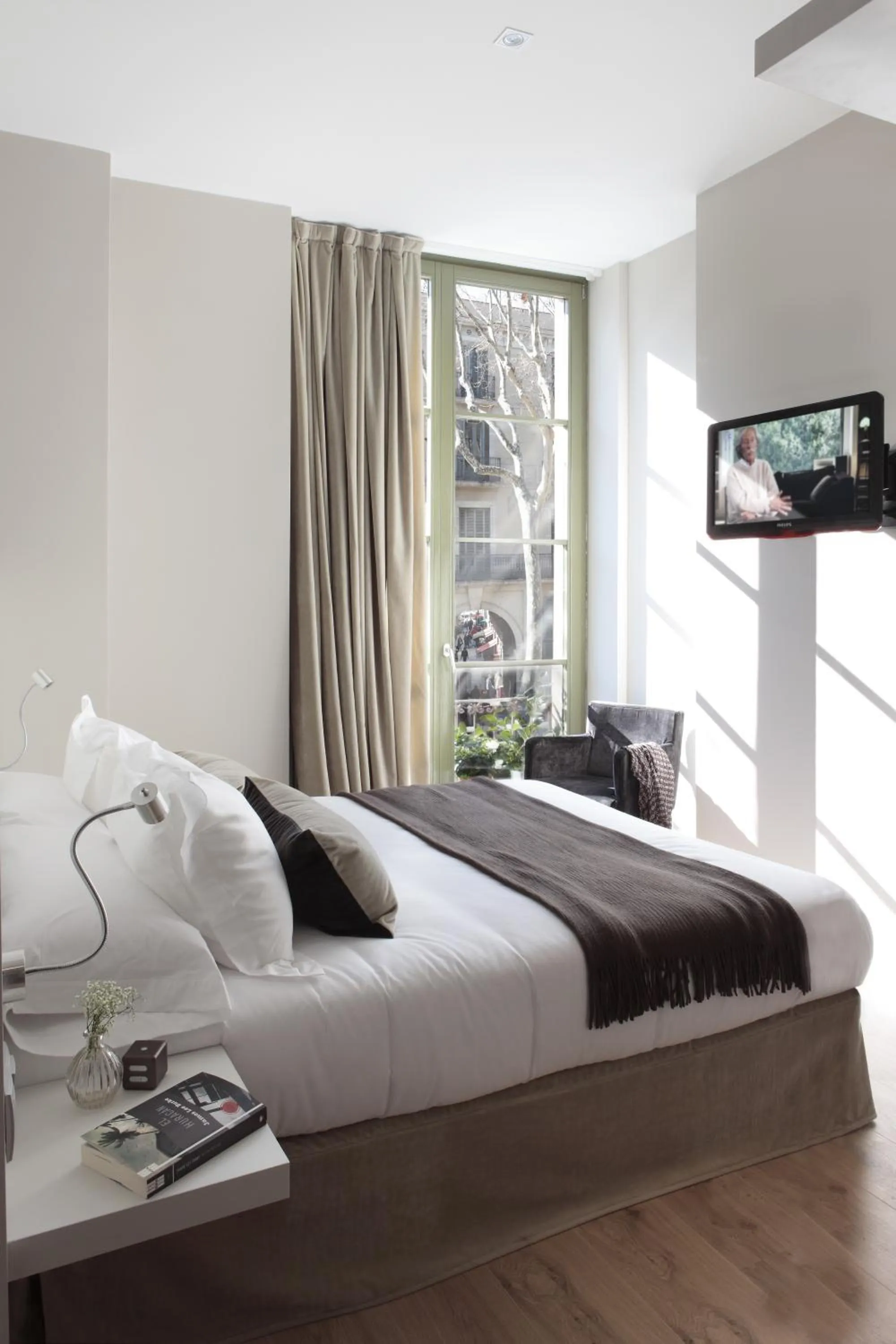 Day, Bed in Rambla 102