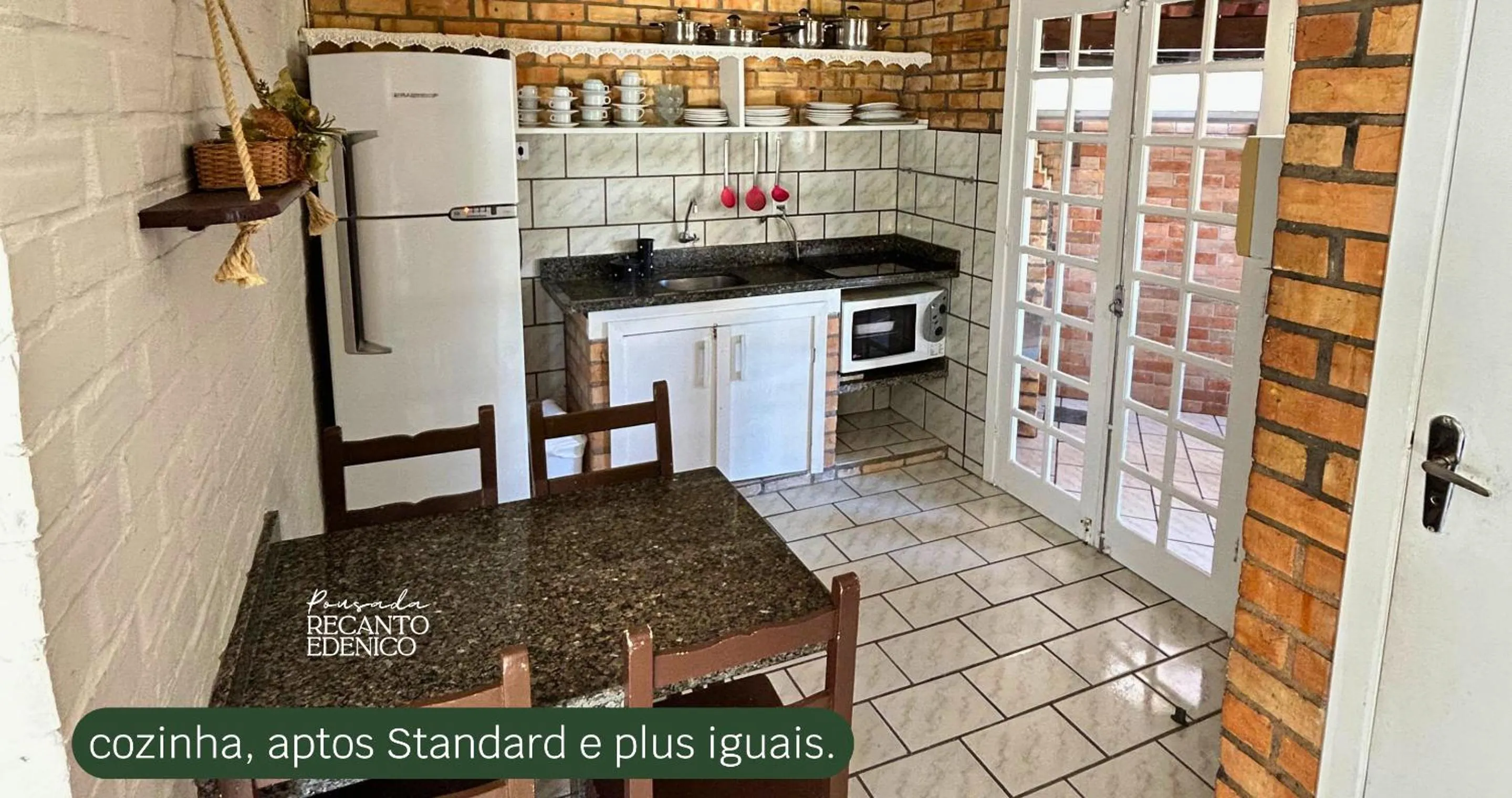 kitchen in Pousada Recanto Edênico - à beira mar da Praia Ponta do Papagaio, Palhoça SC