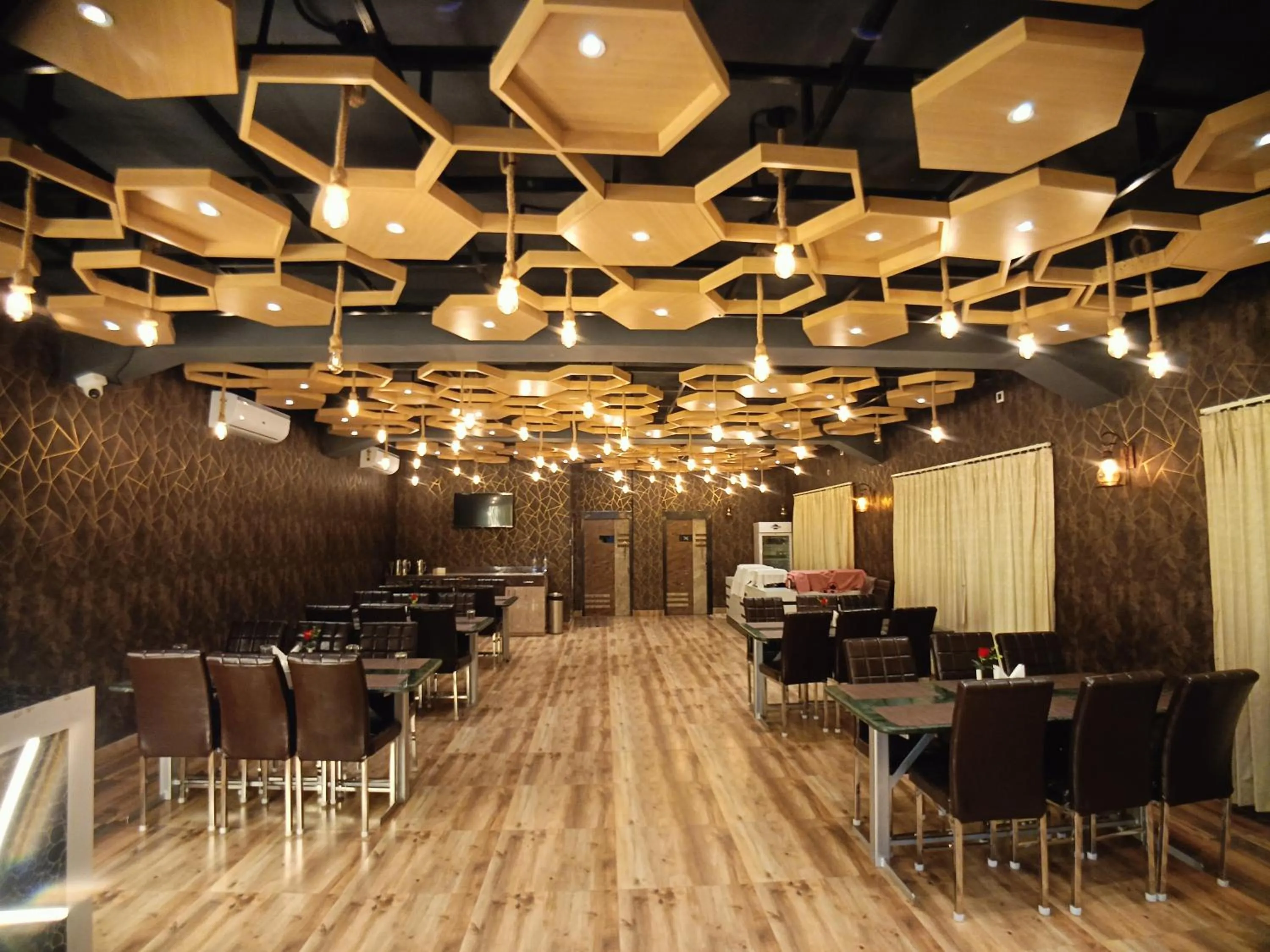 Restaurant/places to eat in Shinjini Resort