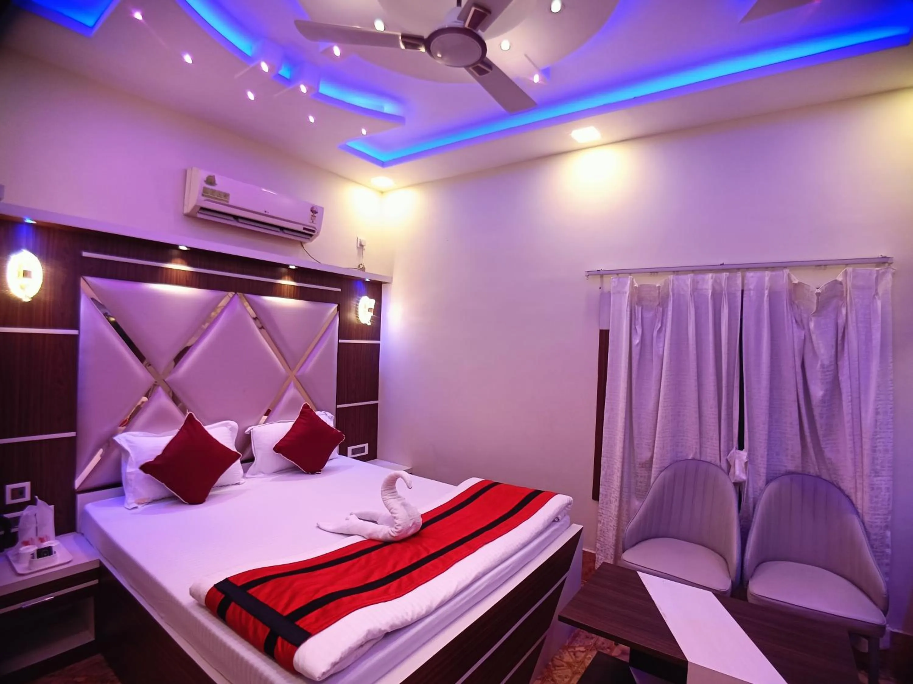 Bed in Shinjini Resort