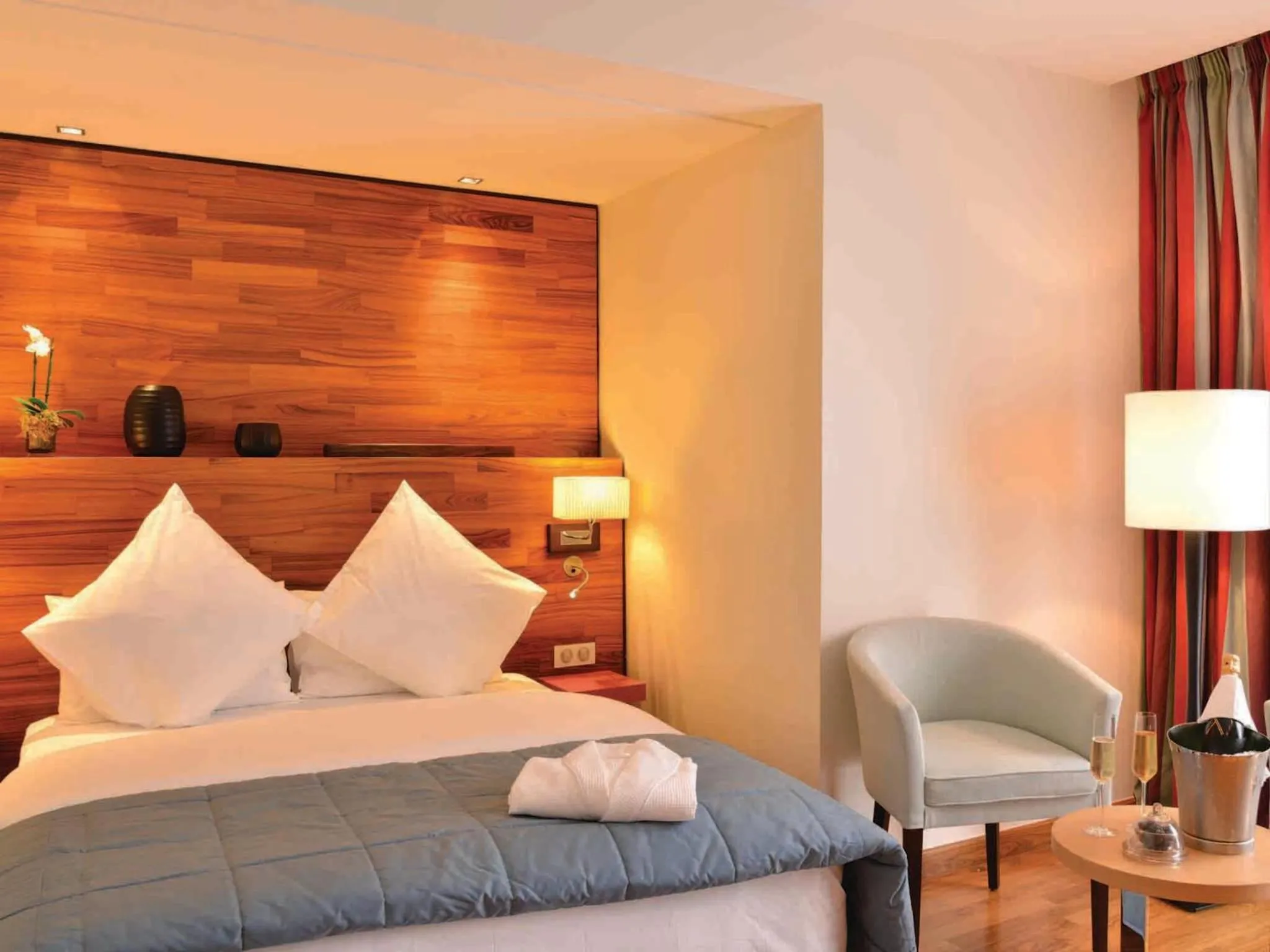 Bed in Hôtel Le Cristal