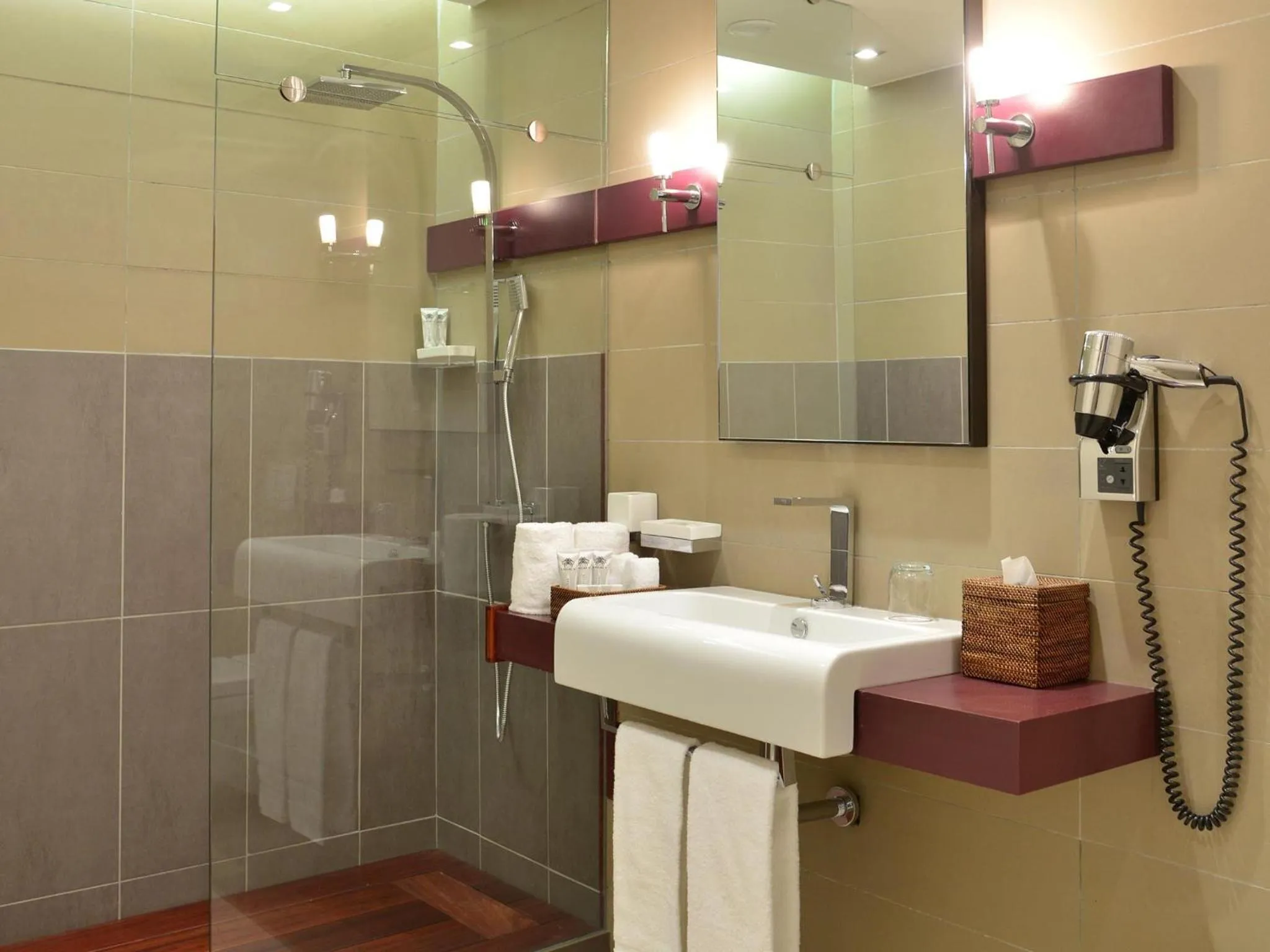 Bathroom in Hôtel Le Cristal