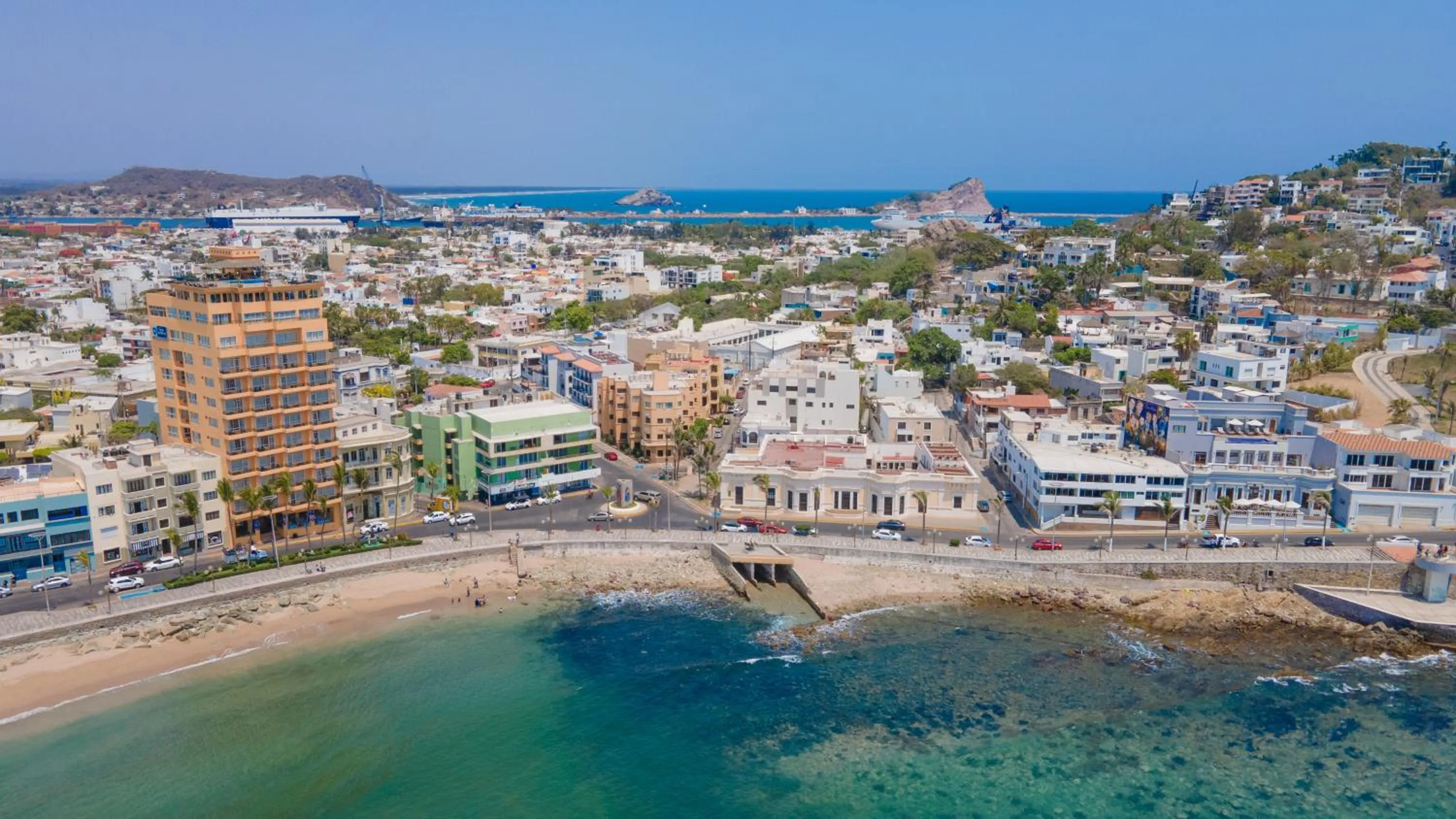 Property building in Casa Barros Vacation Condos