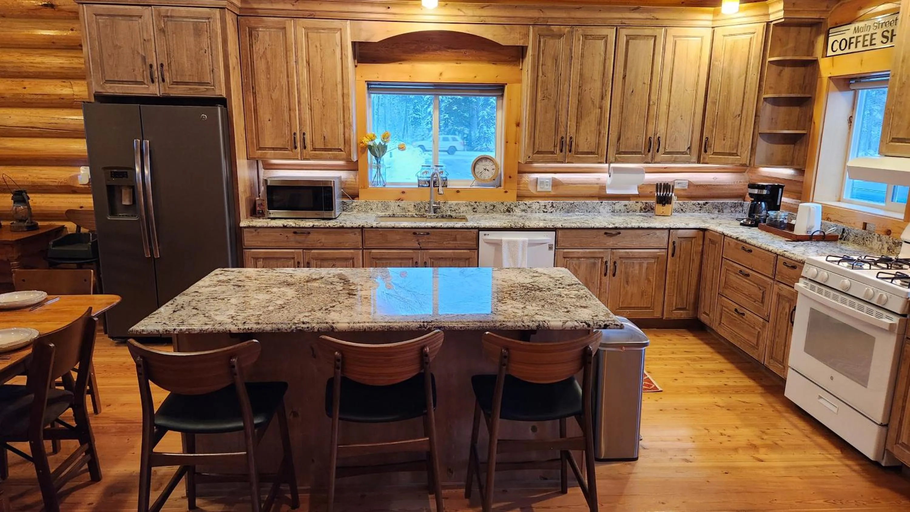 Kitchen or kitchenette in Beargrass Lodging & RV Resort