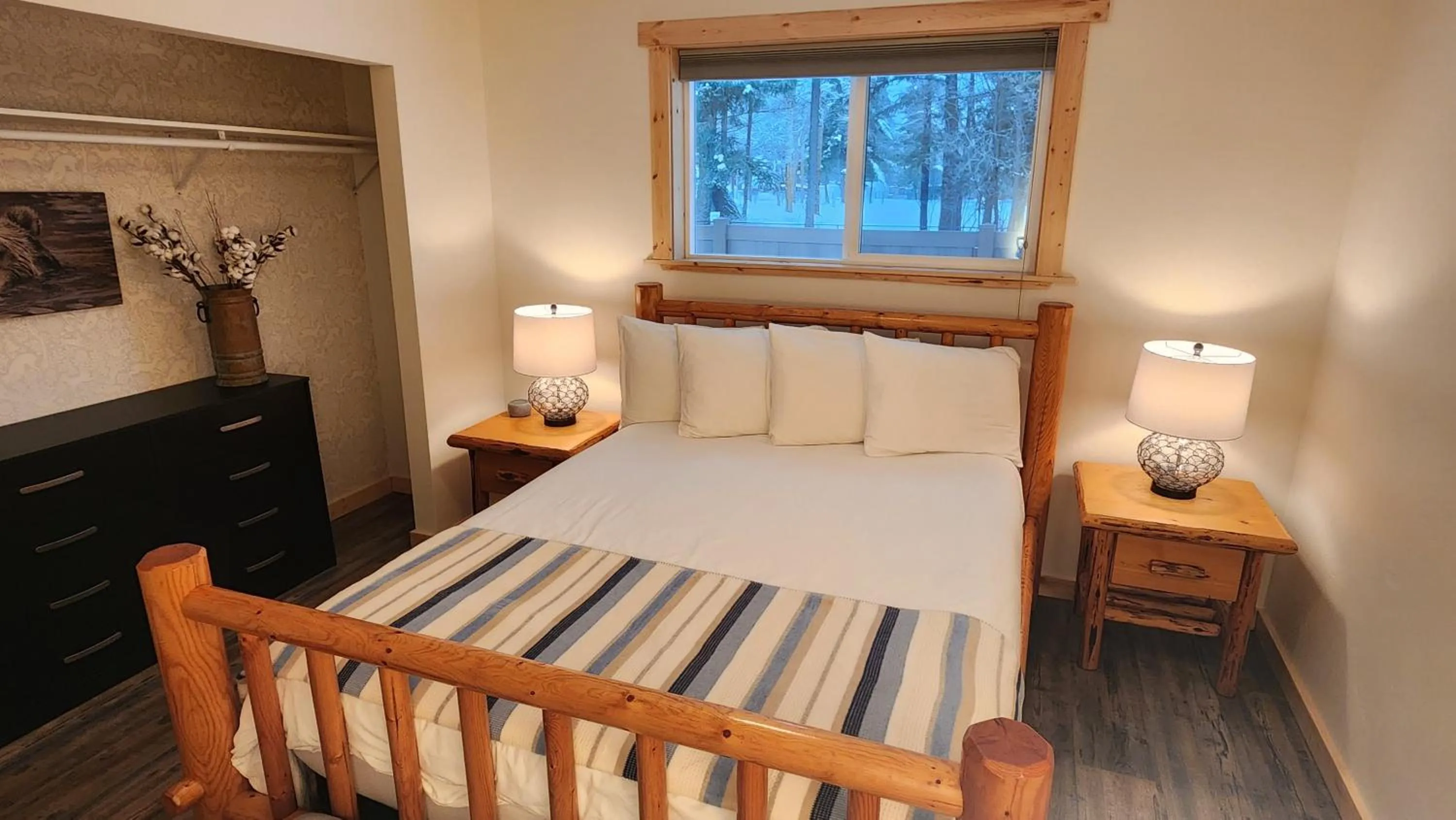 Bed in Beargrass Lodging & RV Resort