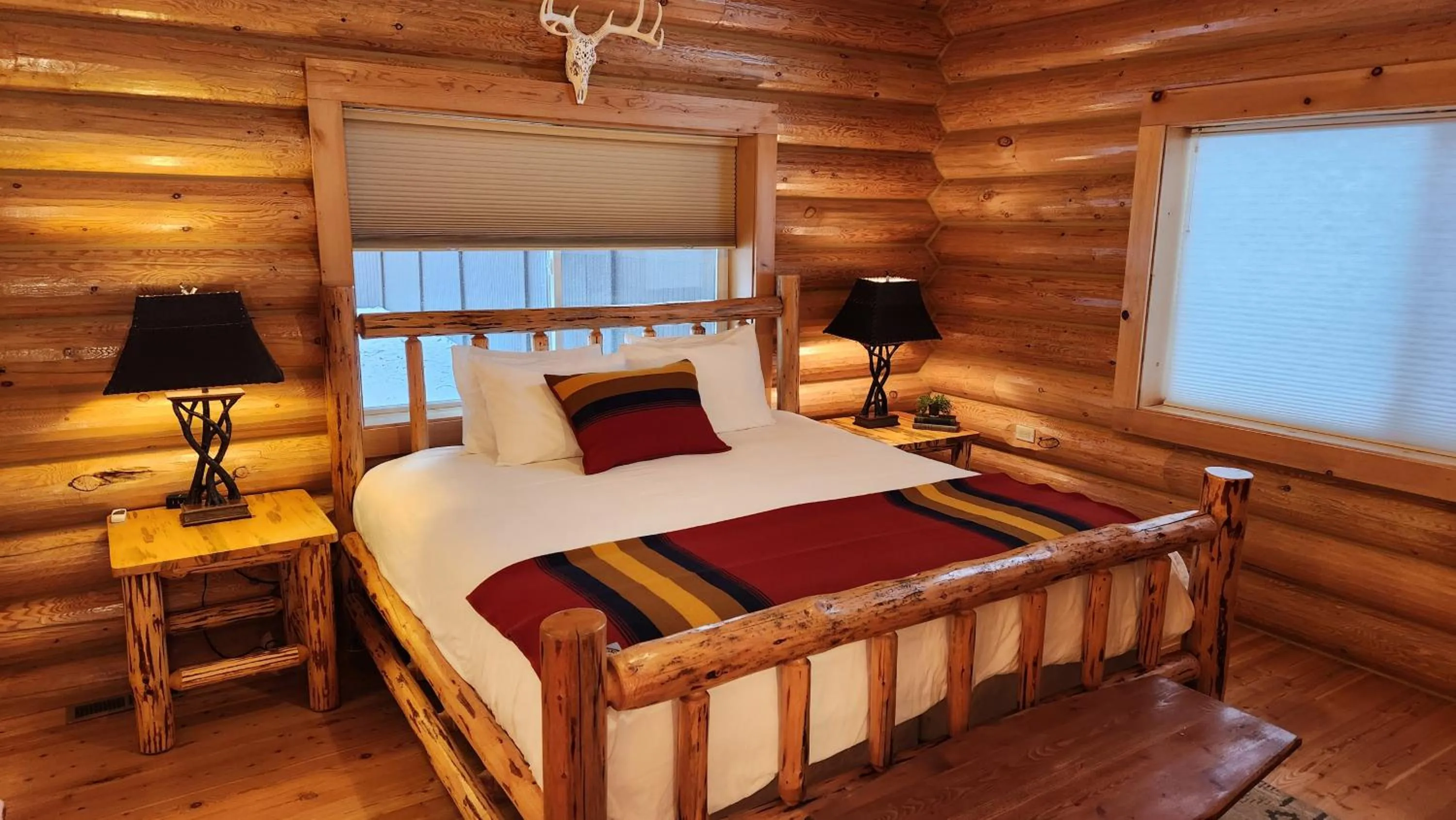 Bed in Beargrass Lodging & RV Resort