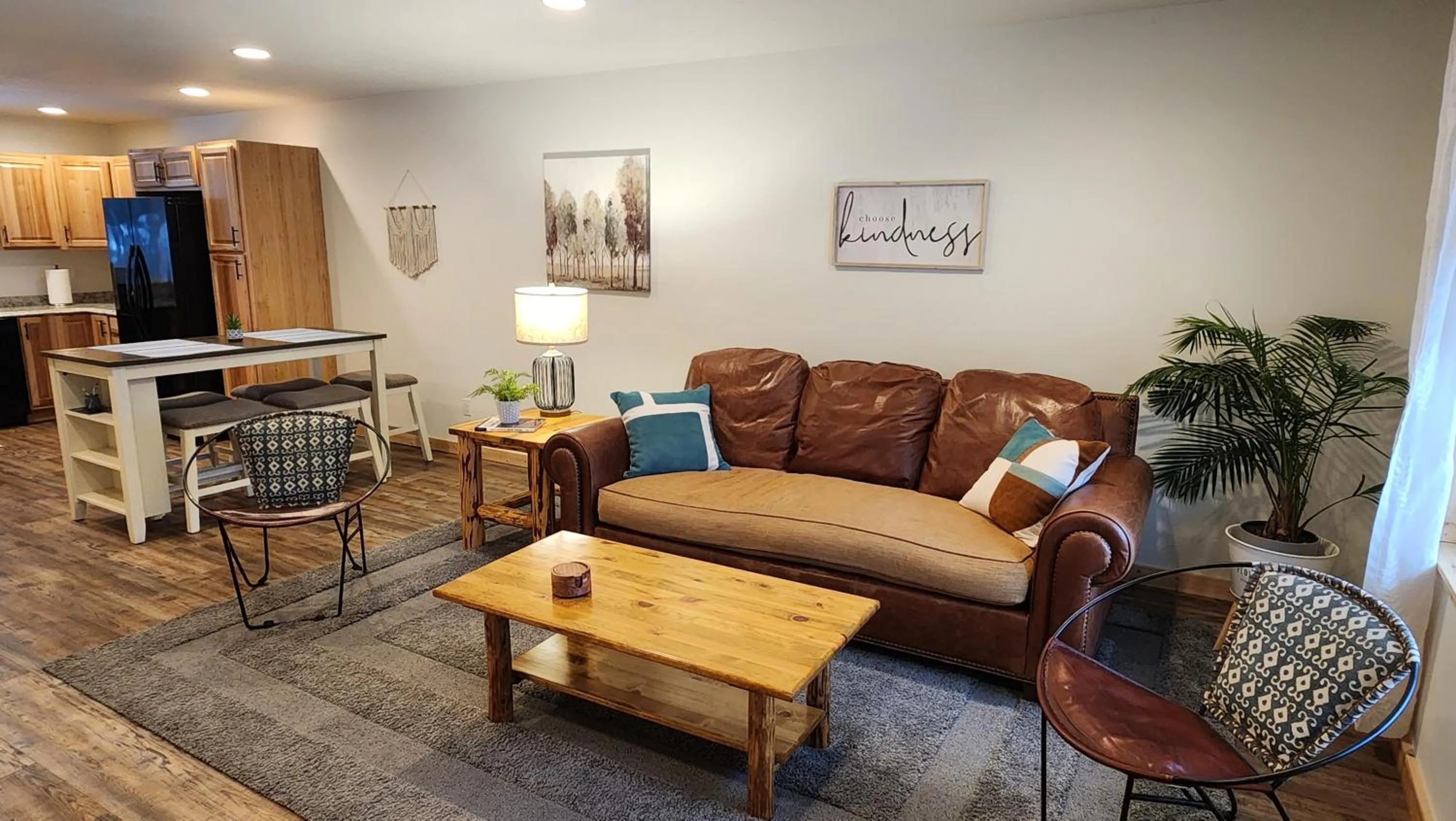 TV and multimedia in Beargrass Lodging & RV Resort