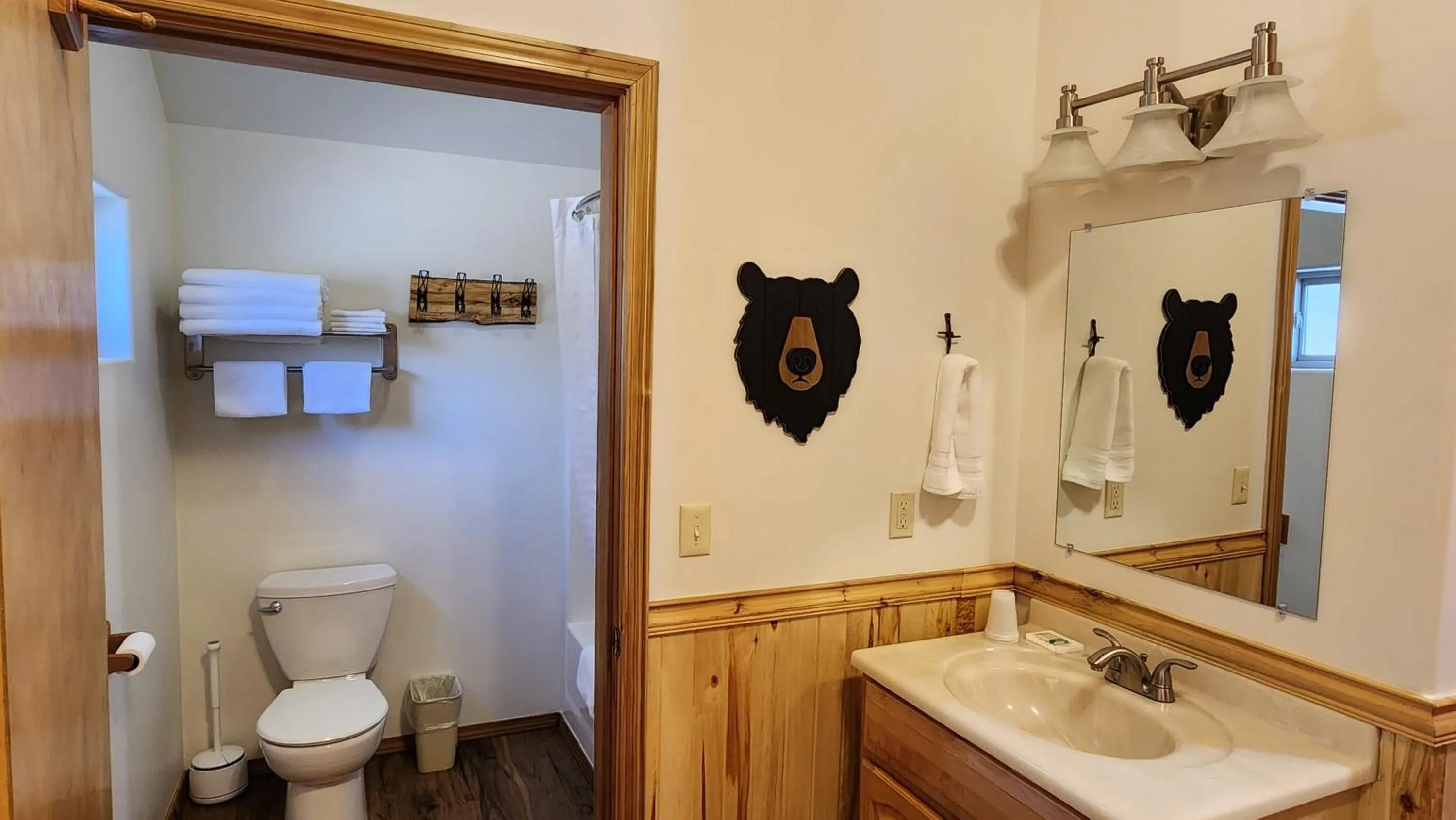 Bathroom in Beargrass Lodging & RV Resort