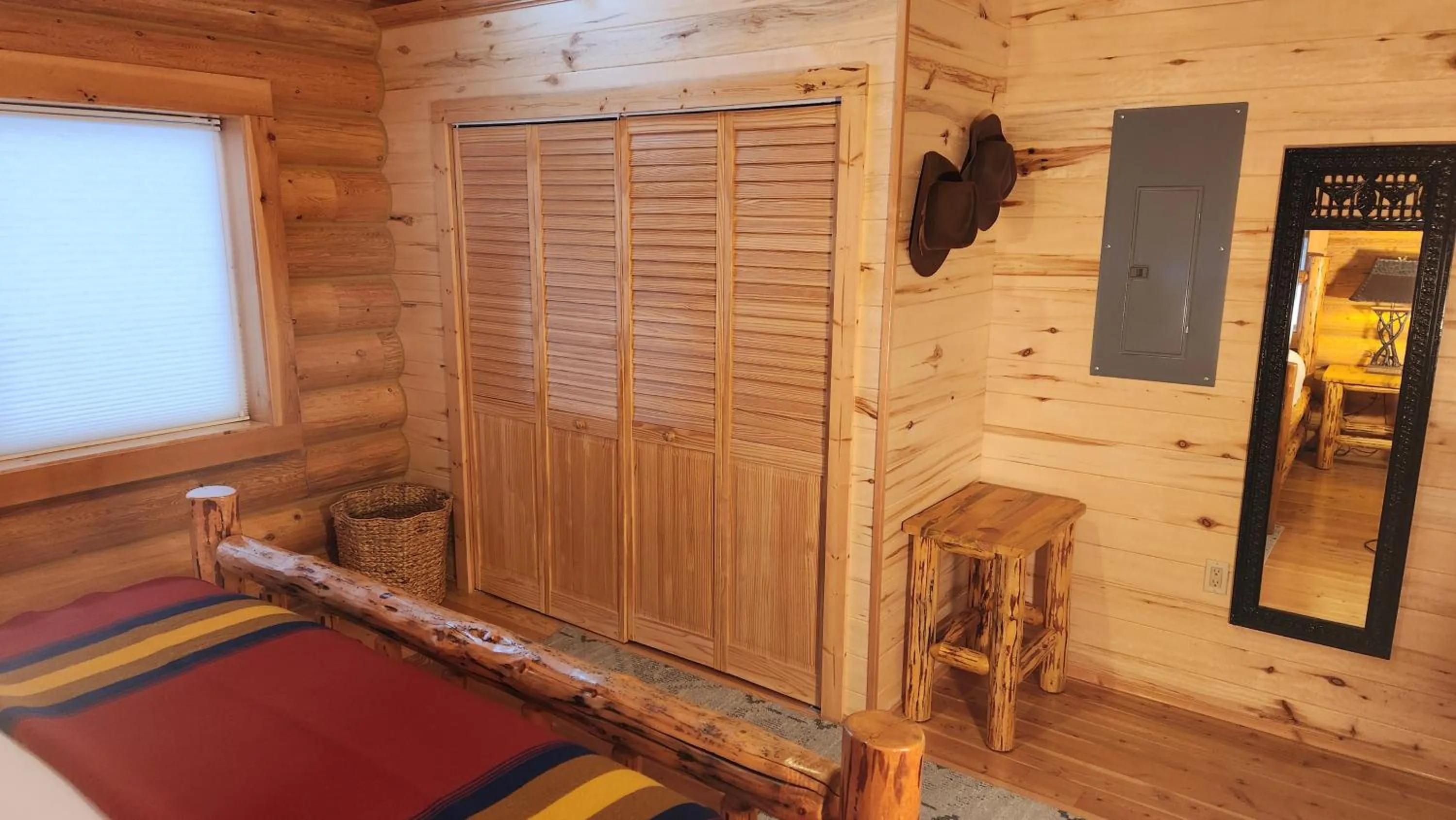 Bed in Beargrass Lodging & RV Resort