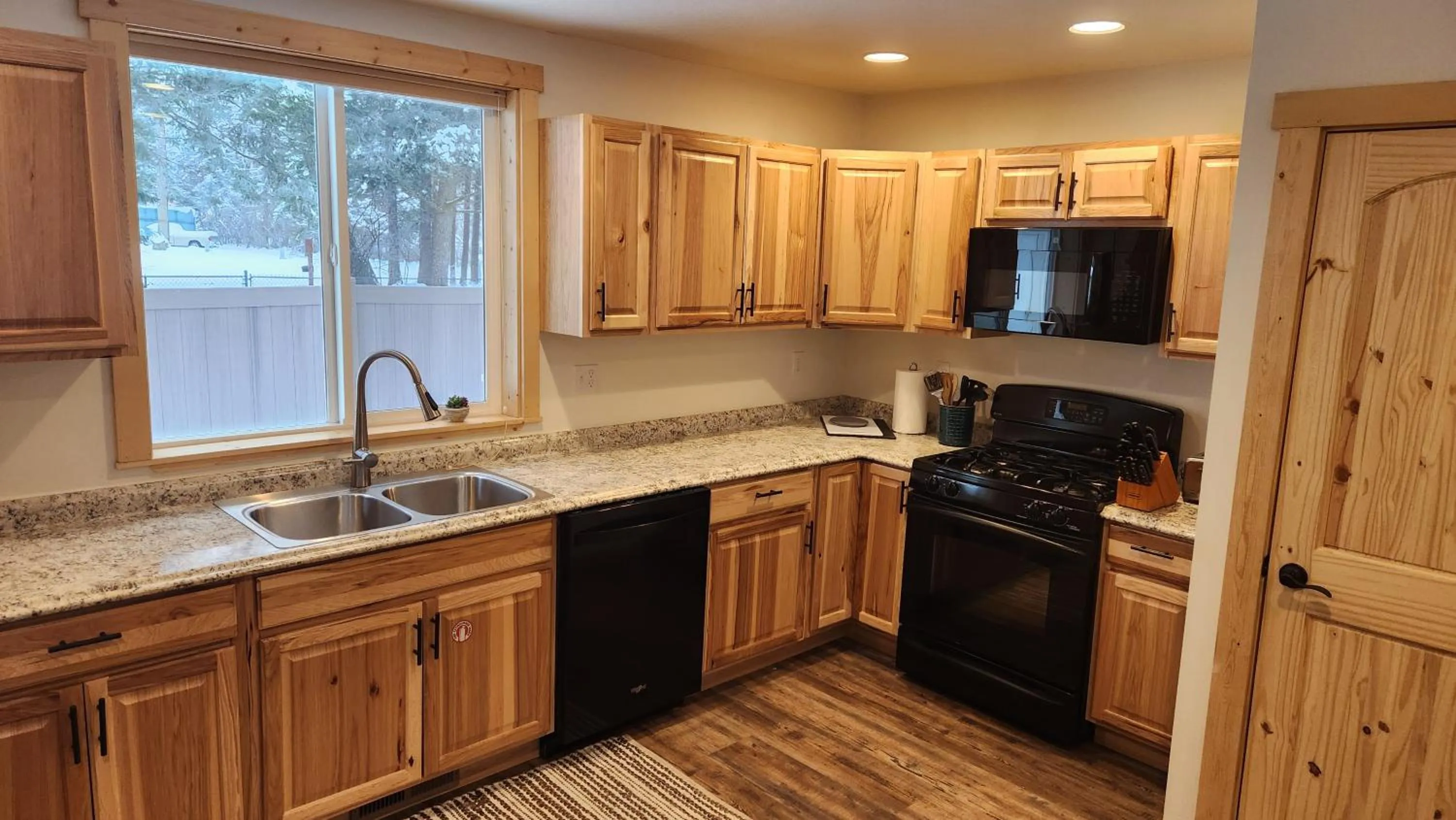 Kitchen or kitchenette in Beargrass Lodging & RV Resort