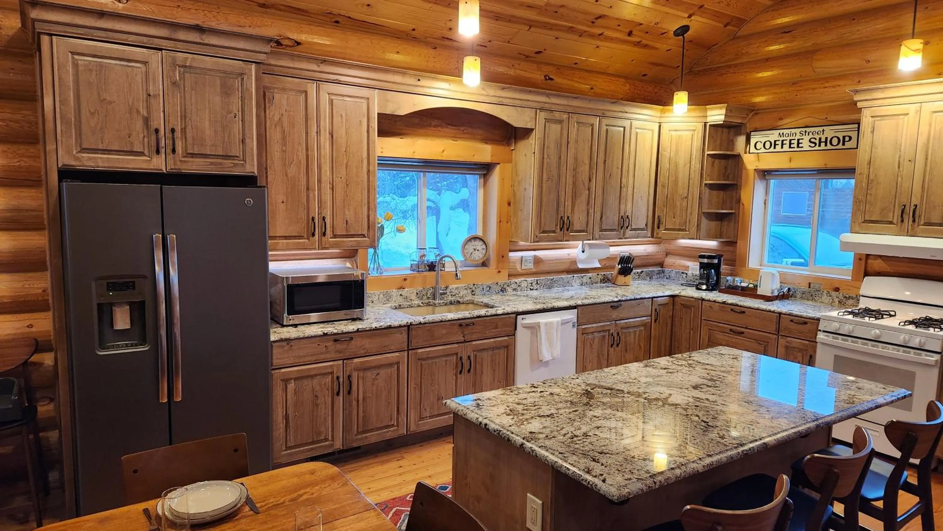 Kitchen or kitchenette in Beargrass Lodging & RV Resort