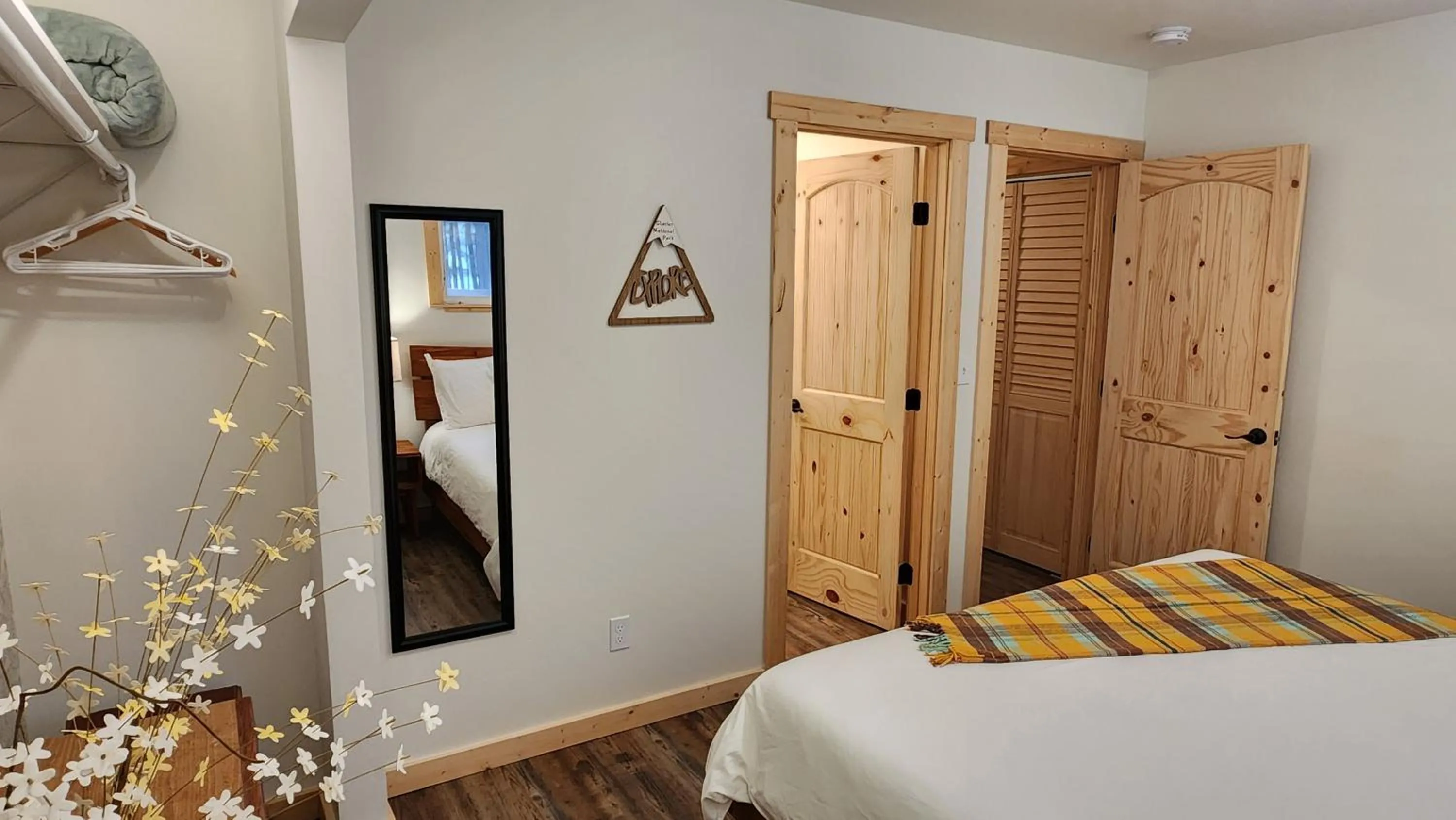 Bed in Beargrass Lodging & RV Resort