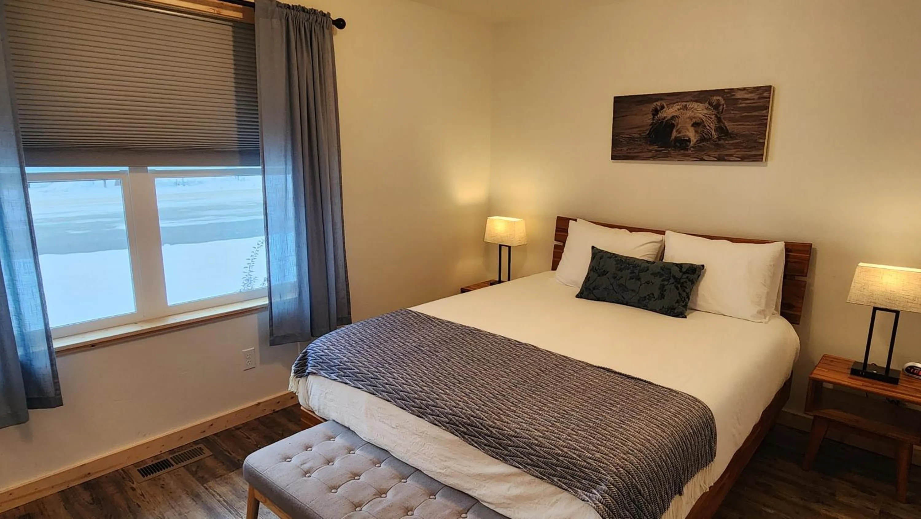 Bed in Beargrass Lodging & RV Resort