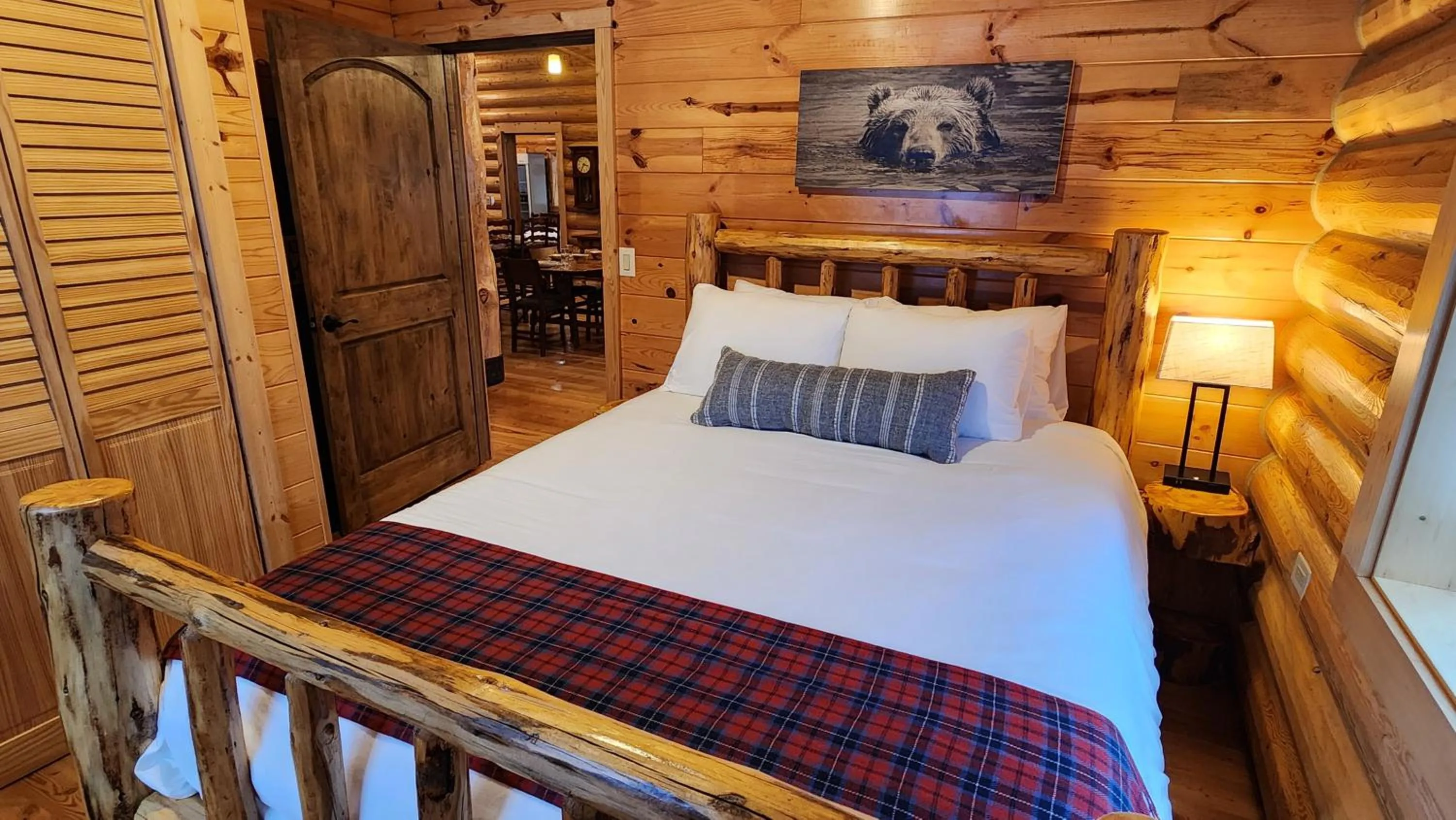 Bed in Beargrass Lodging & RV Resort