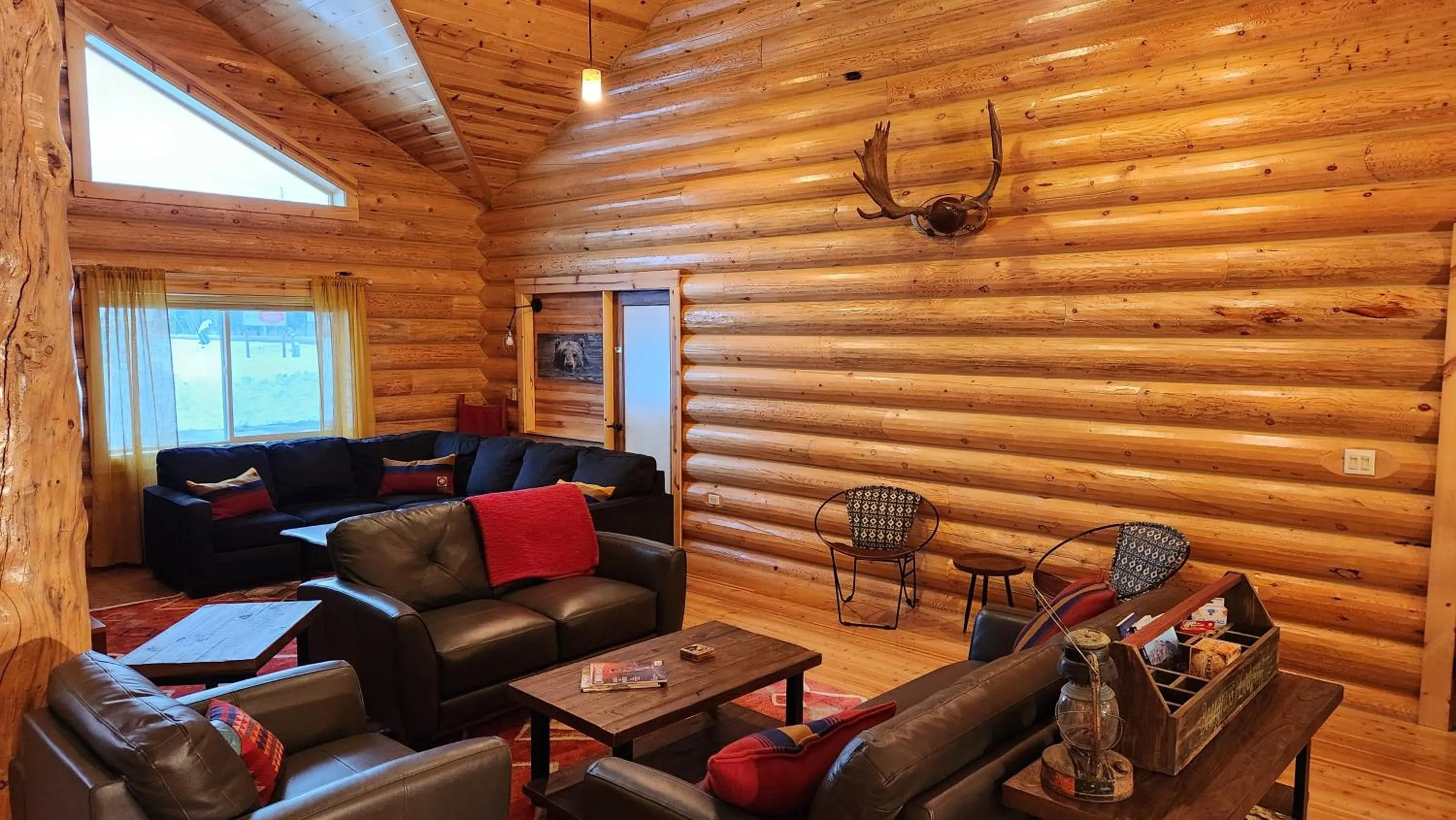 Living room in Beargrass Lodging & RV Resort