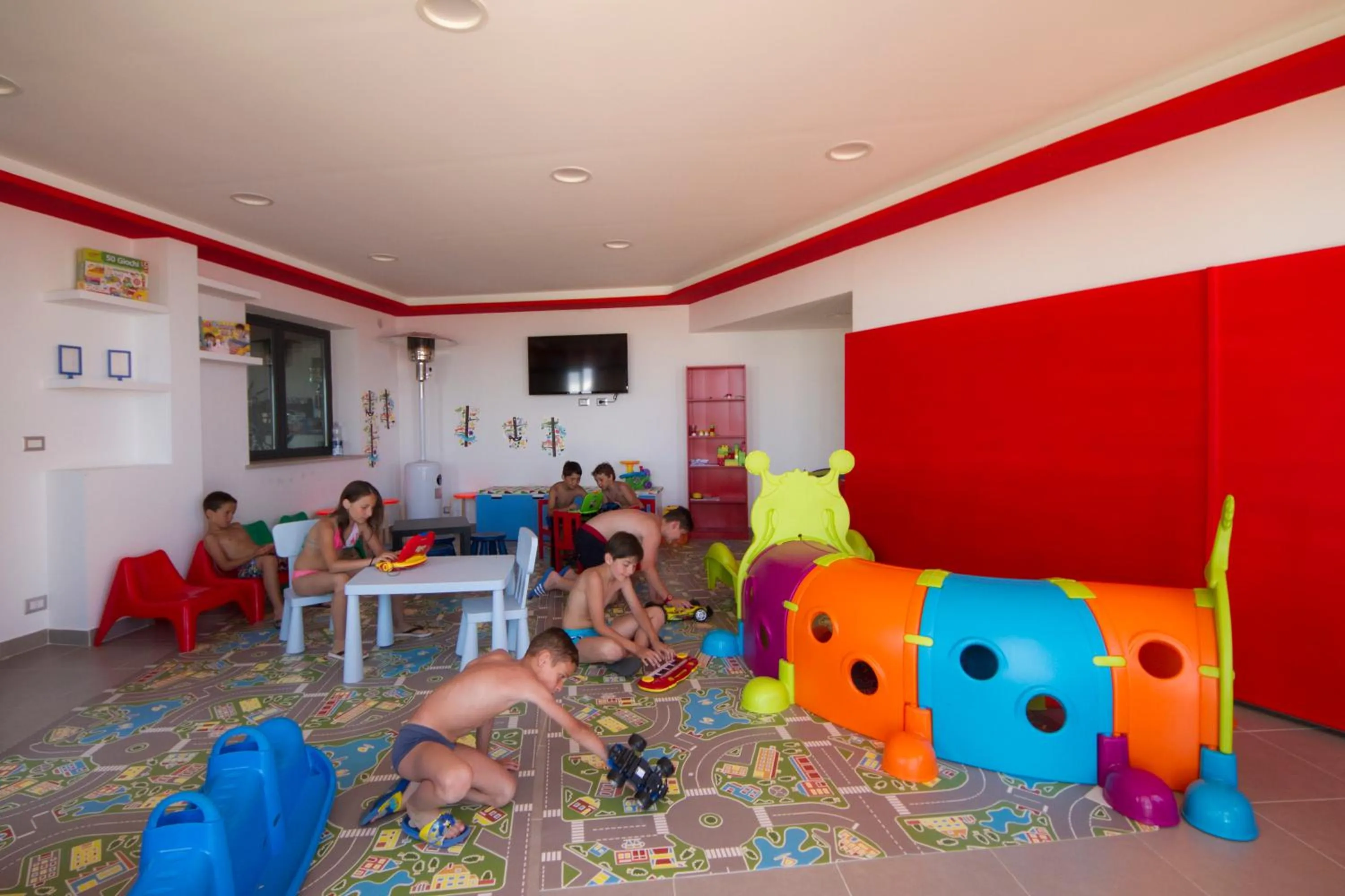 Children play ground in Tus'Hotel