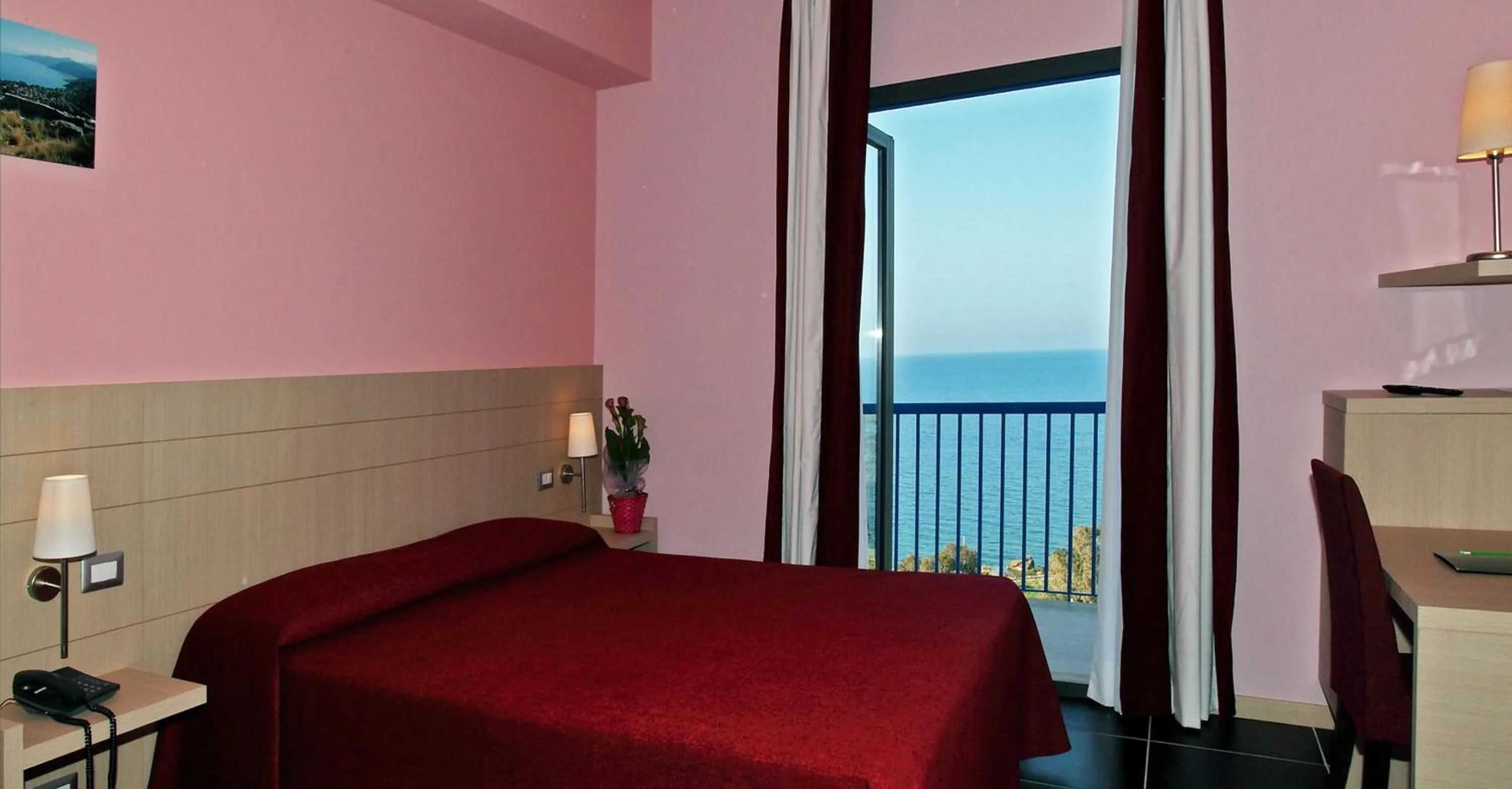 Bedroom, Bed in Tus'Hotel