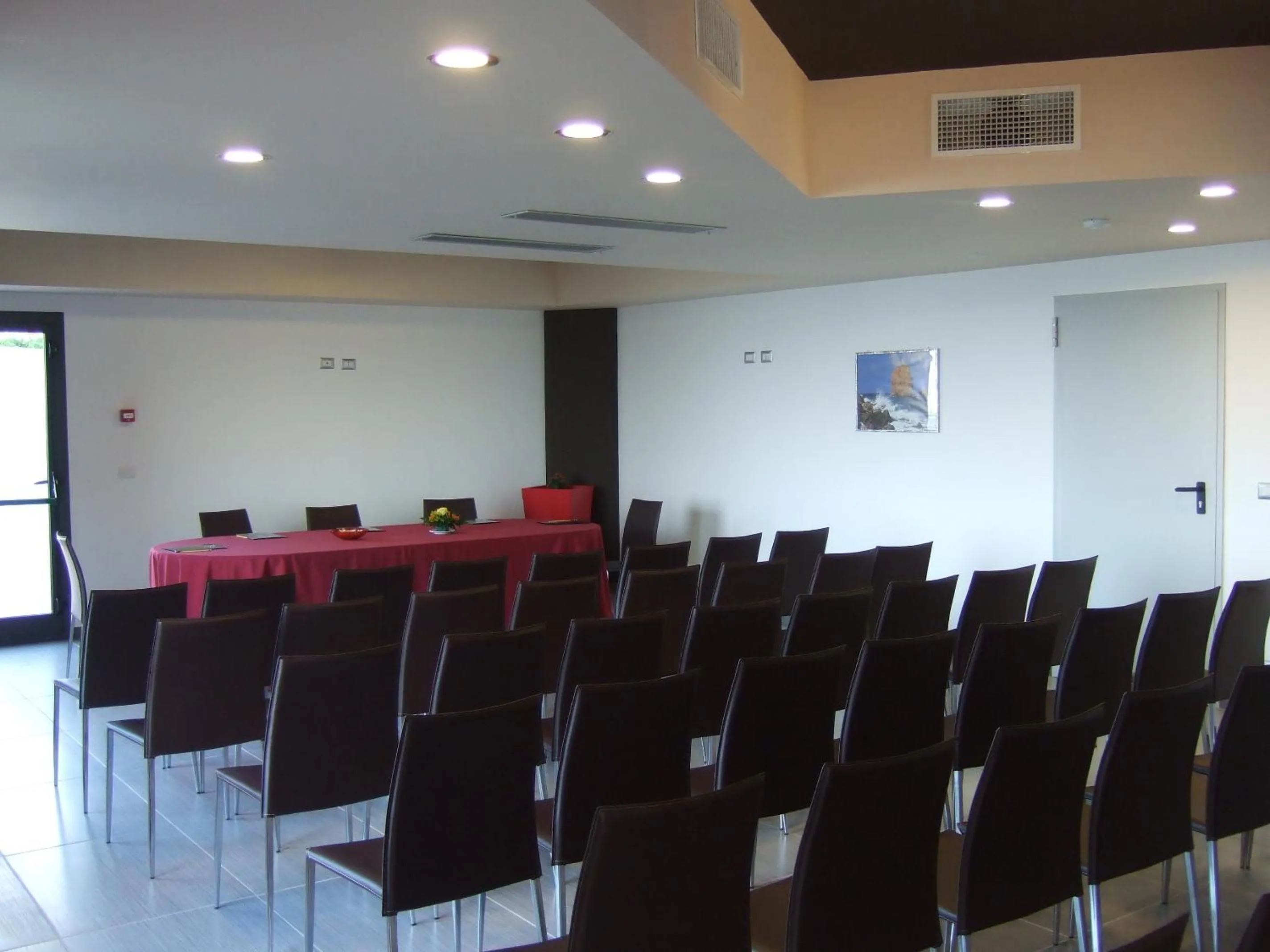 Communal lounge/ TV room in Tus'Hotel