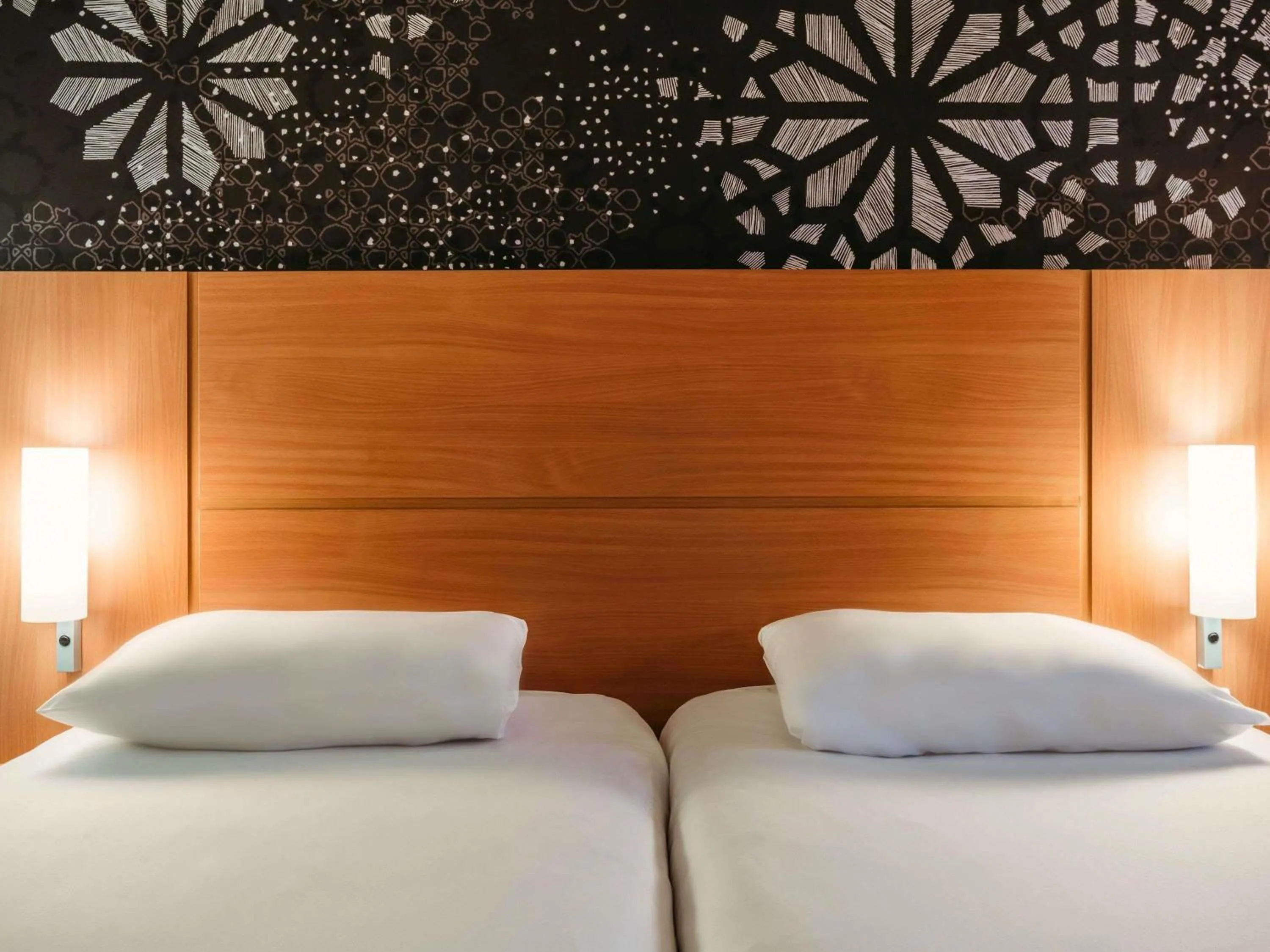 Bedroom, Bed in Ibis Casanearshore