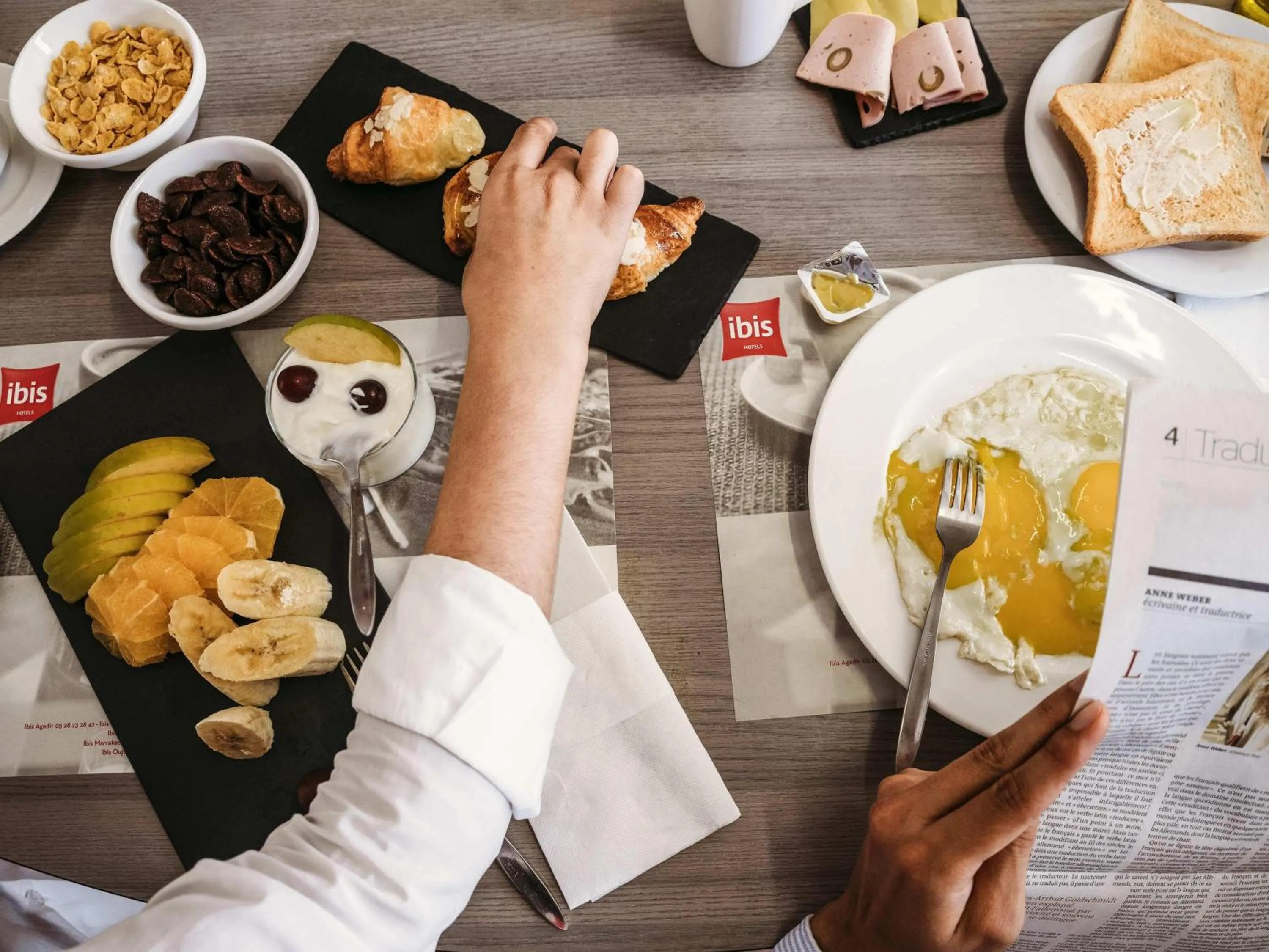 Restaurant/places to eat in Ibis Casanearshore