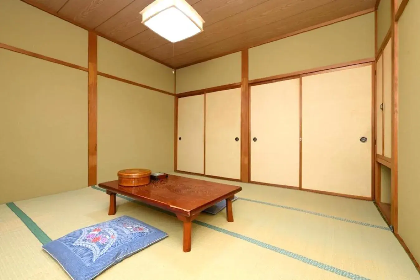 Basic Triple Room with Shared Bathroom in Sado Ryosou Minato Basic Triple Room with Shared Bathroom in Sado Ryosou Minato