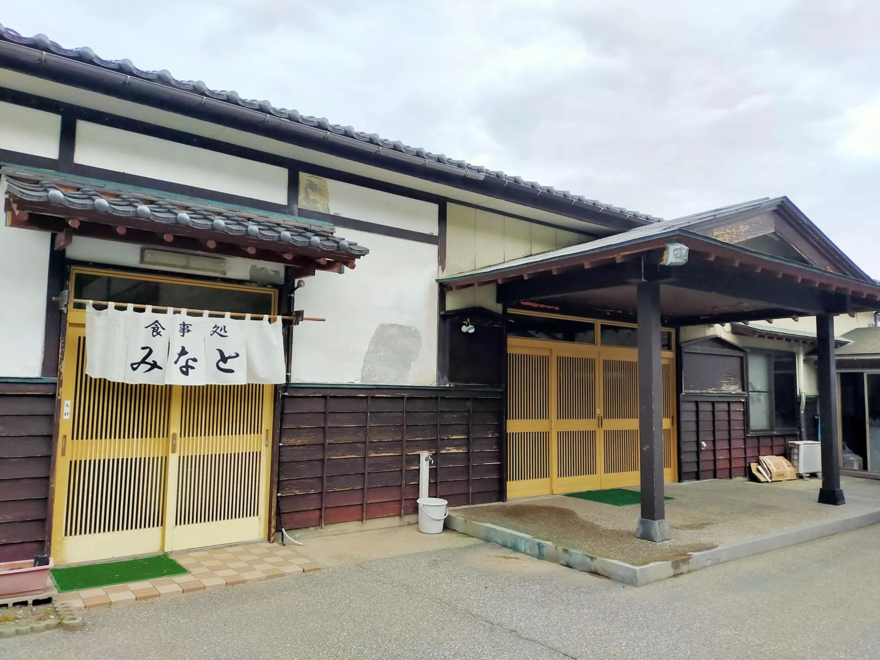 Property building in Sado Ryosou Minato