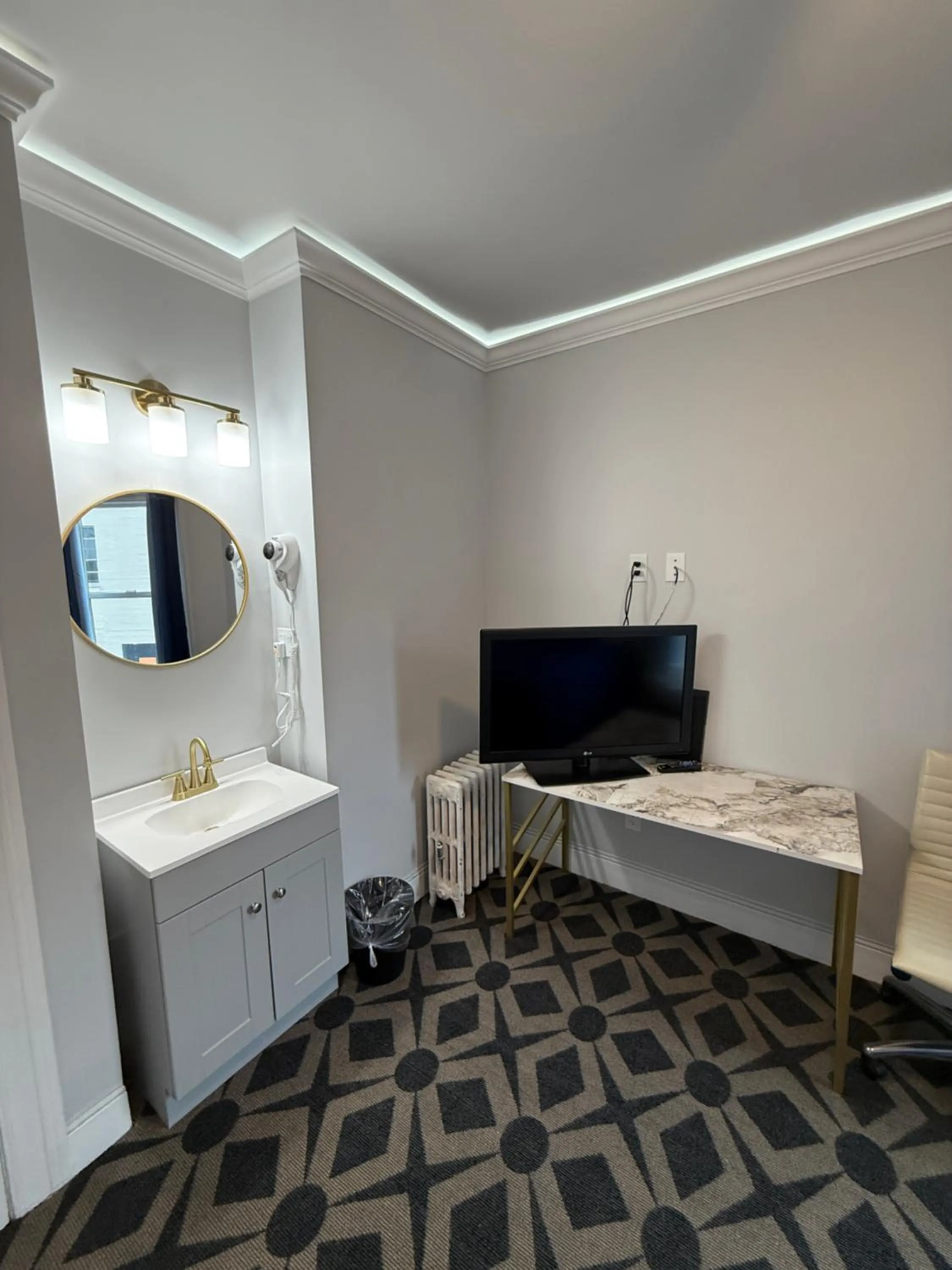 TV and multimedia in Twin Peaks Hotel