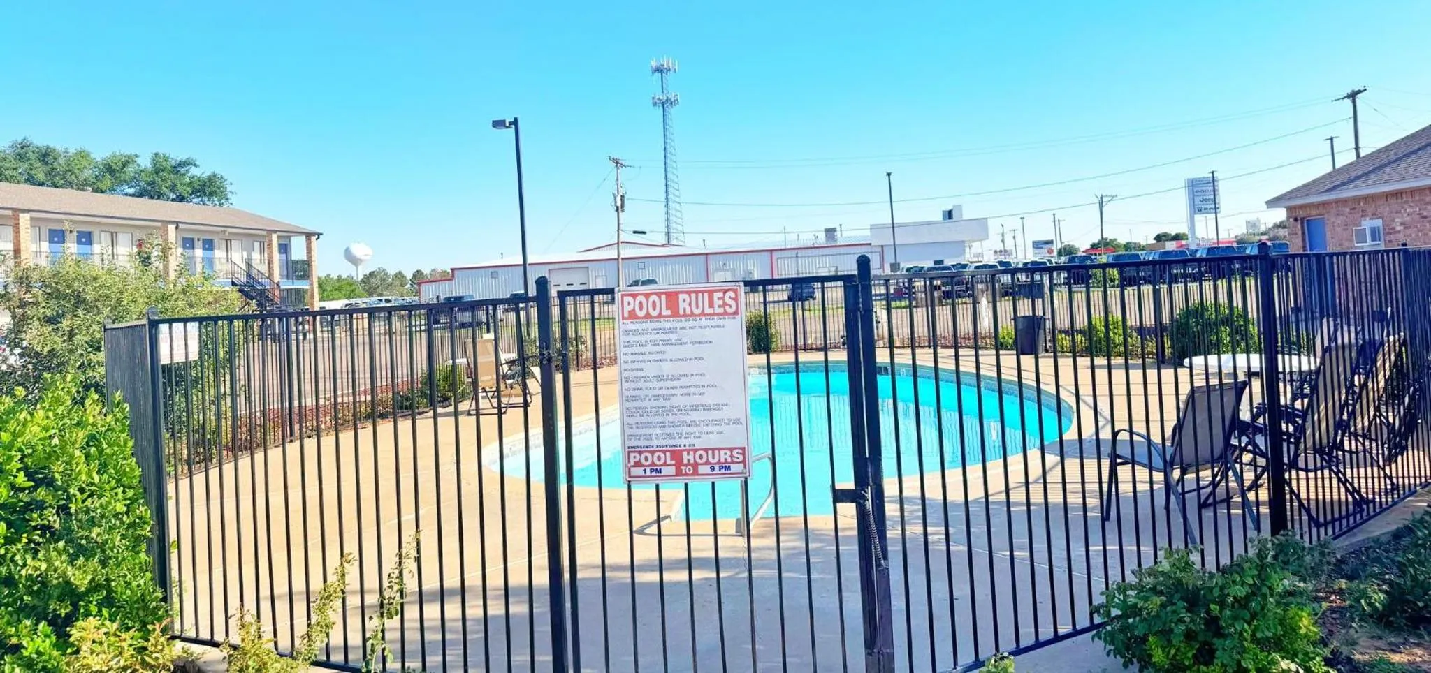 Swimming pool in Shiloh Inn Lamesa