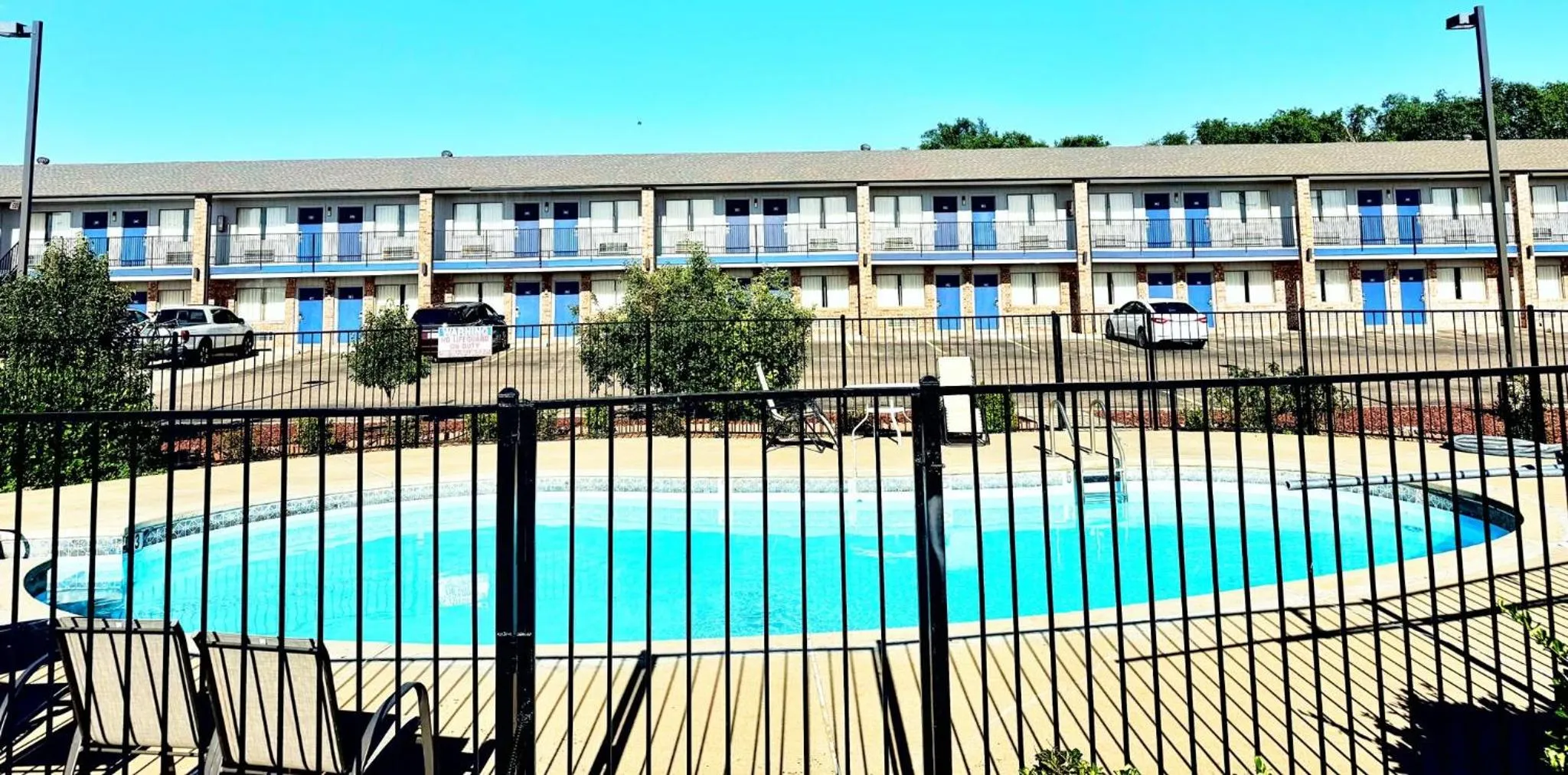 Swimming pool in Shiloh Inn Lamesa