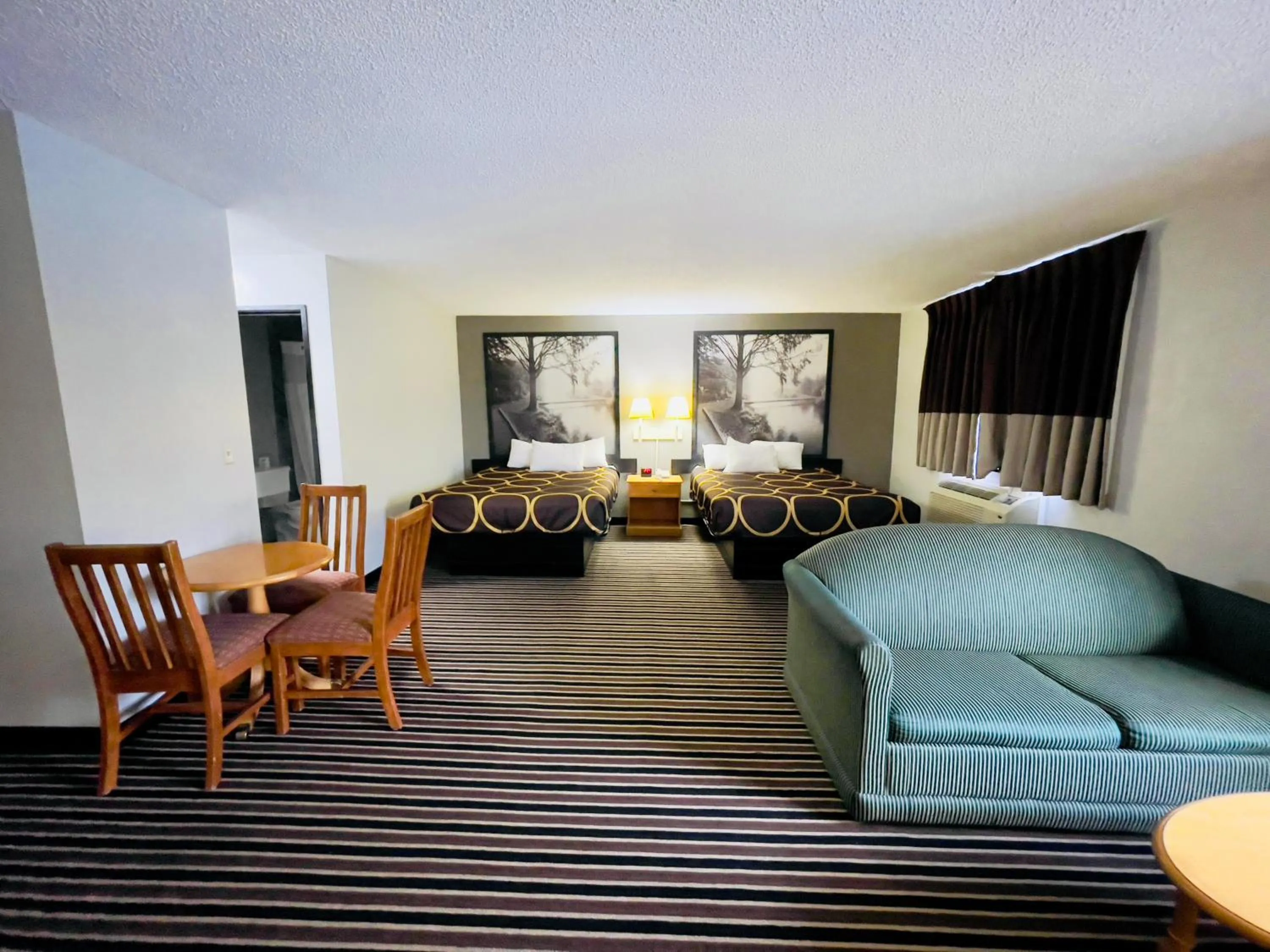 Bedroom, Bed in Super 8 by Wyndham Shakopee