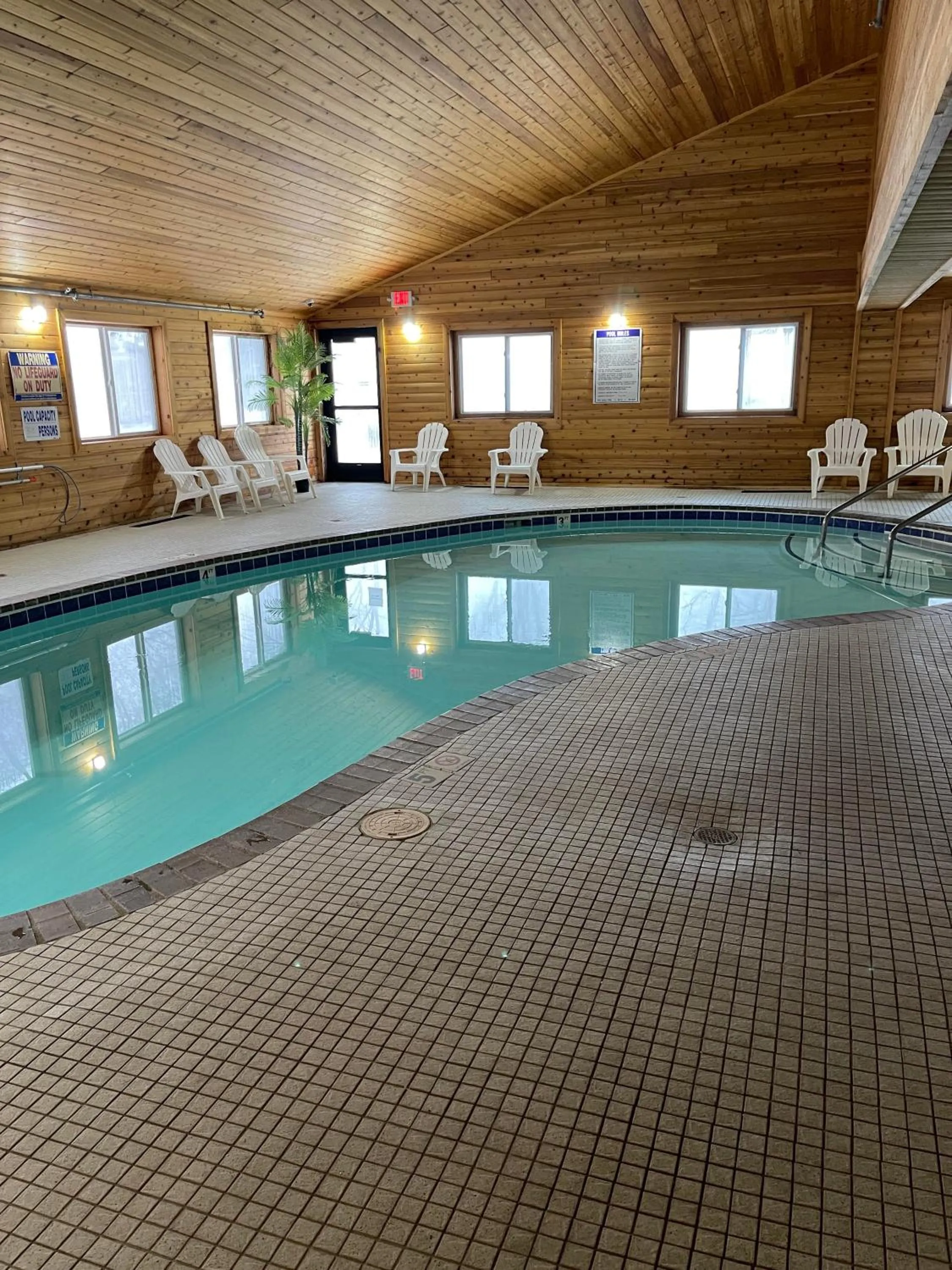 Swimming pool in Super 8 by Wyndham Shakopee