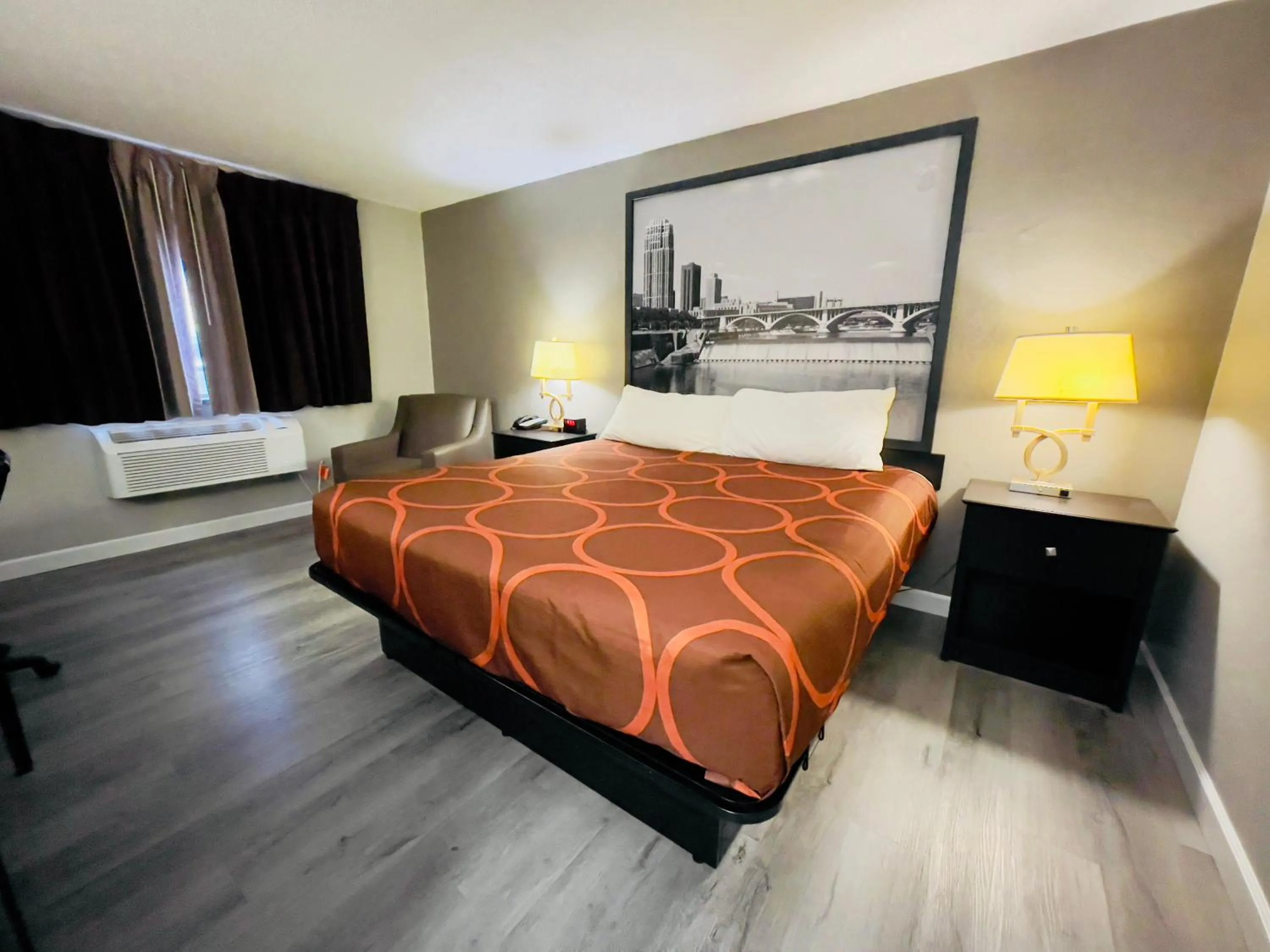 Bedroom, Bed in Super 8 by Wyndham Shakopee