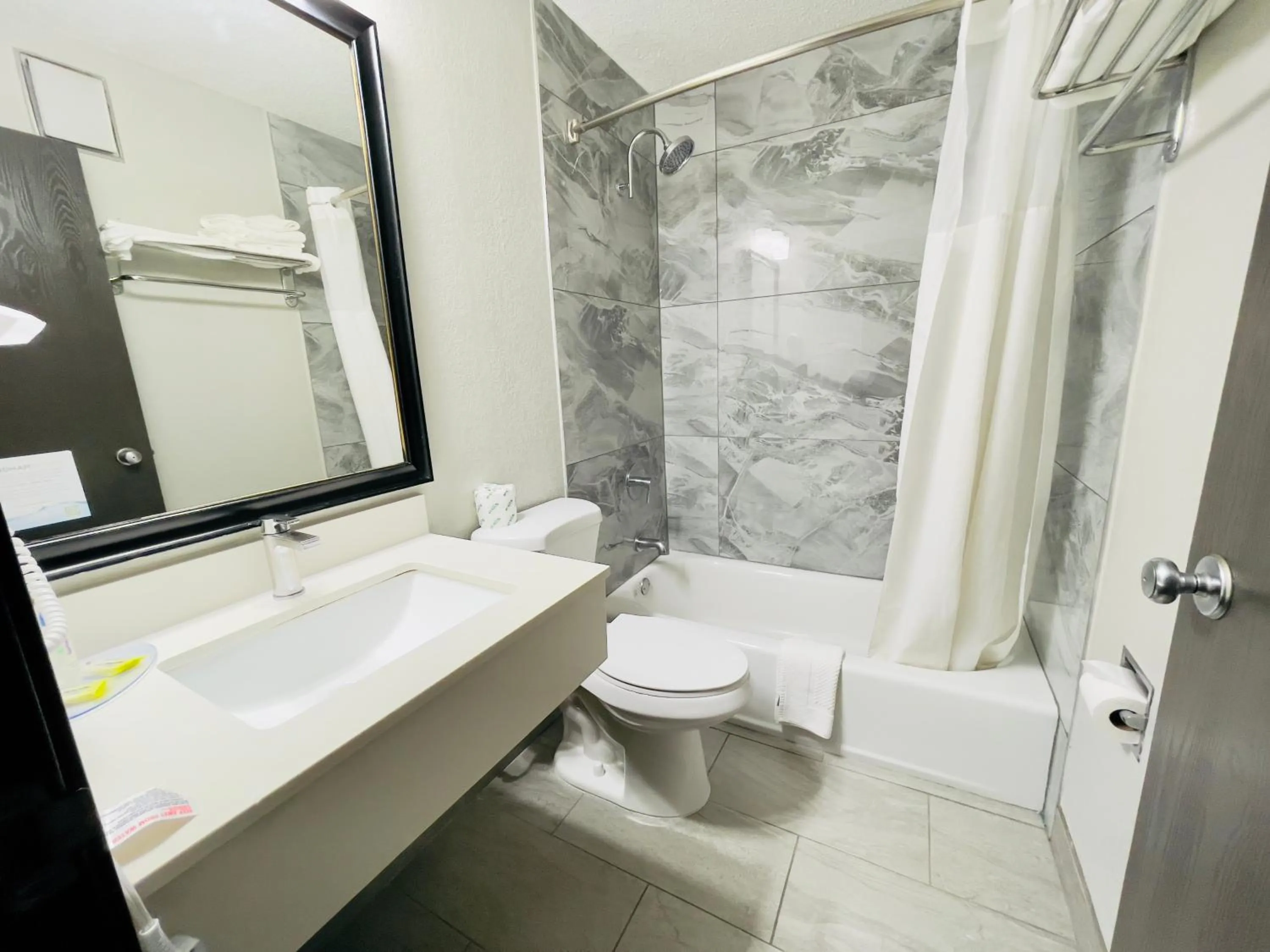 Super 8 by Wyndham Shakopee