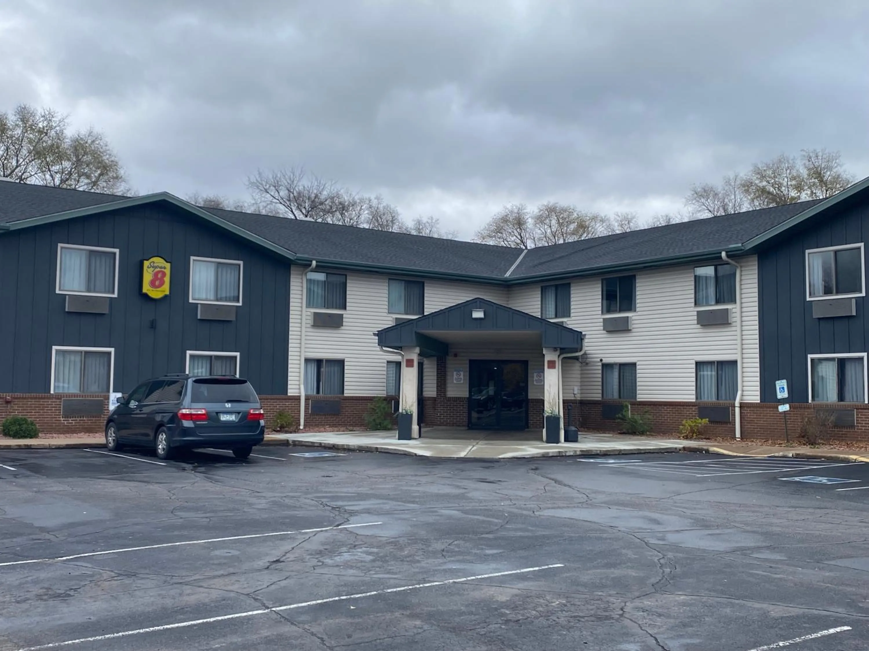 Super 8 by Wyndham Shakopee