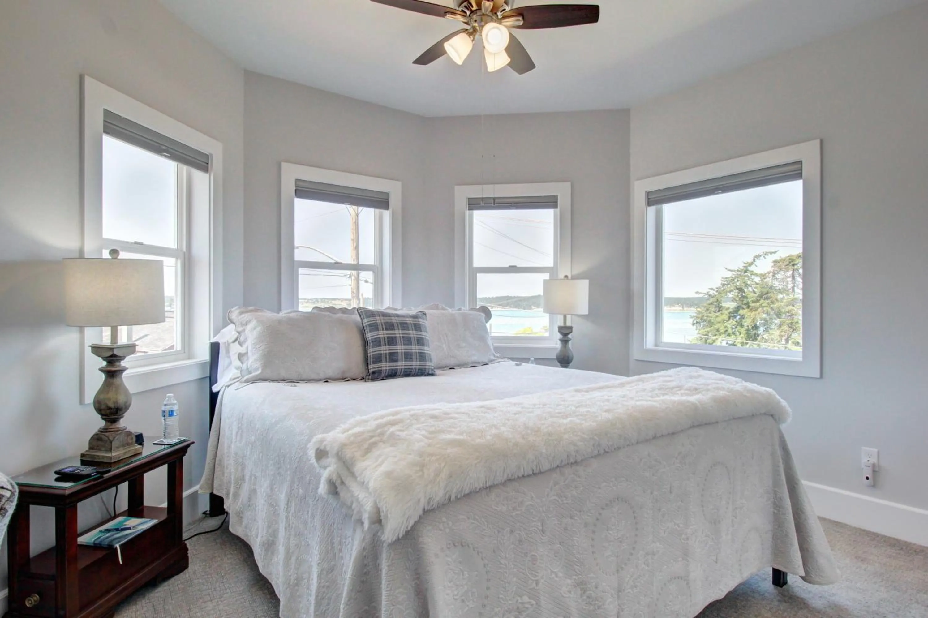 Bed in Anchorage Inn