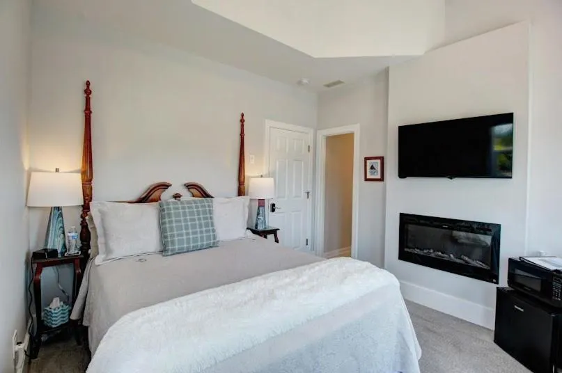 Bed in Anchorage Inn