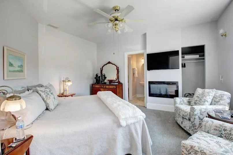 Bed in Anchorage Inn