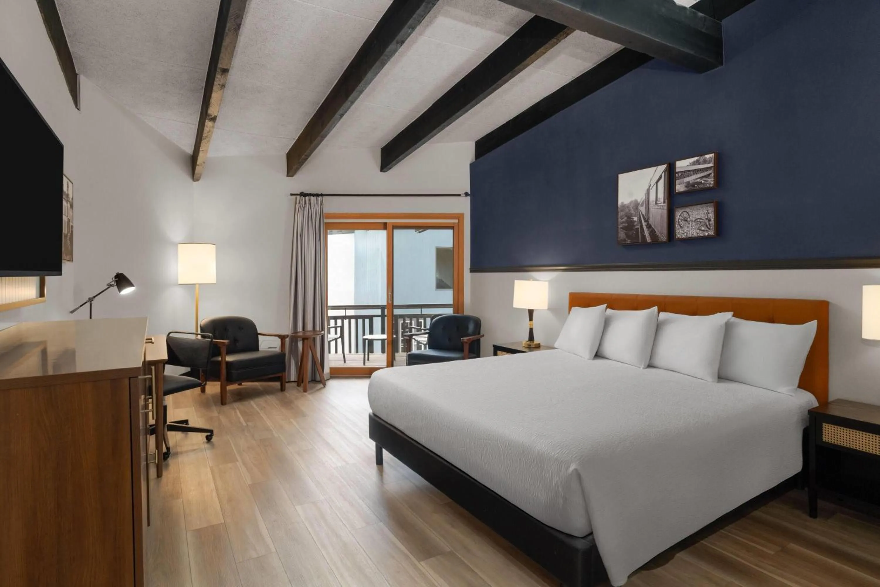 Photo of the whole room, Bed in Hotel Vervana, Trademark Collection by Wyndham