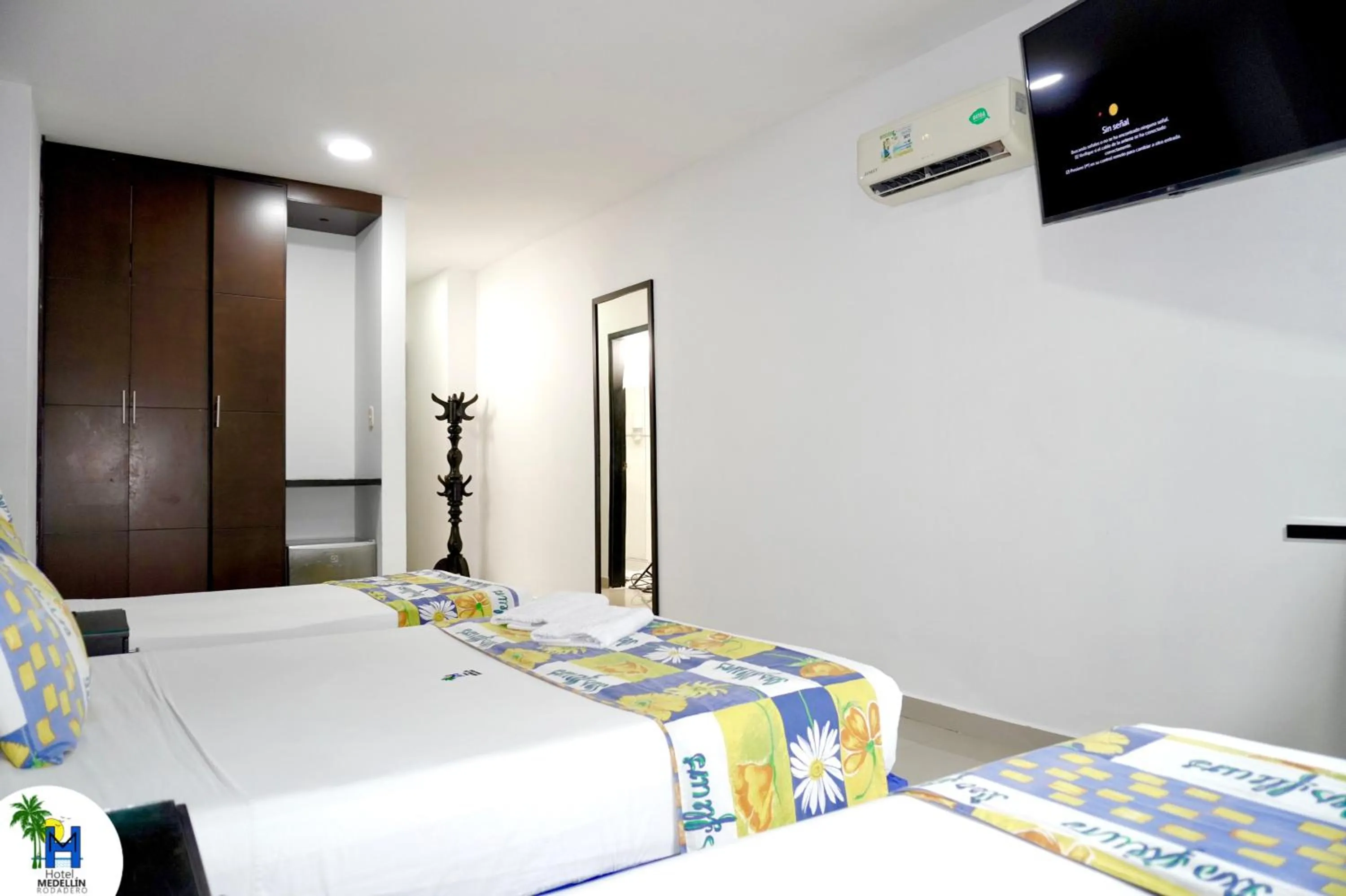 Photo of the whole room, Bed in Hotel Medellín Rodadero