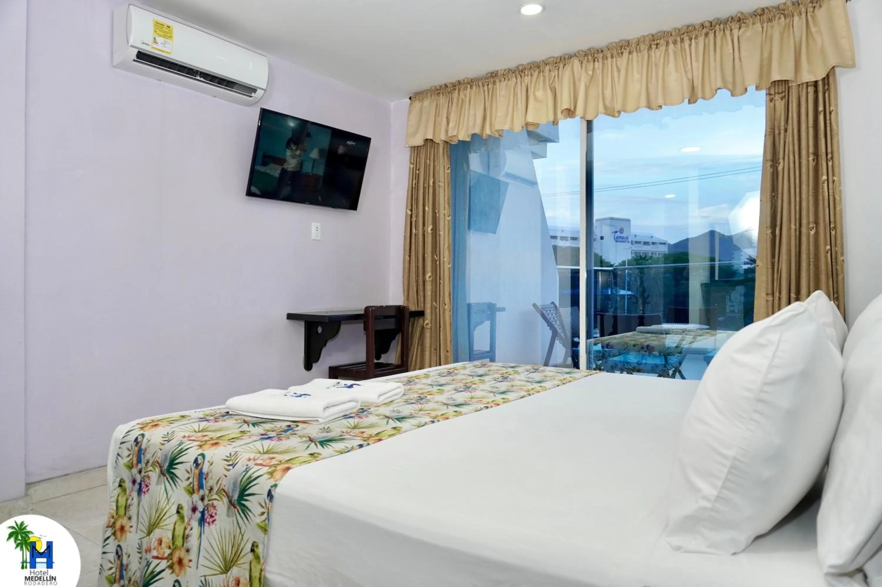 Photo of the whole room, Bed in Hotel Medellín Rodadero