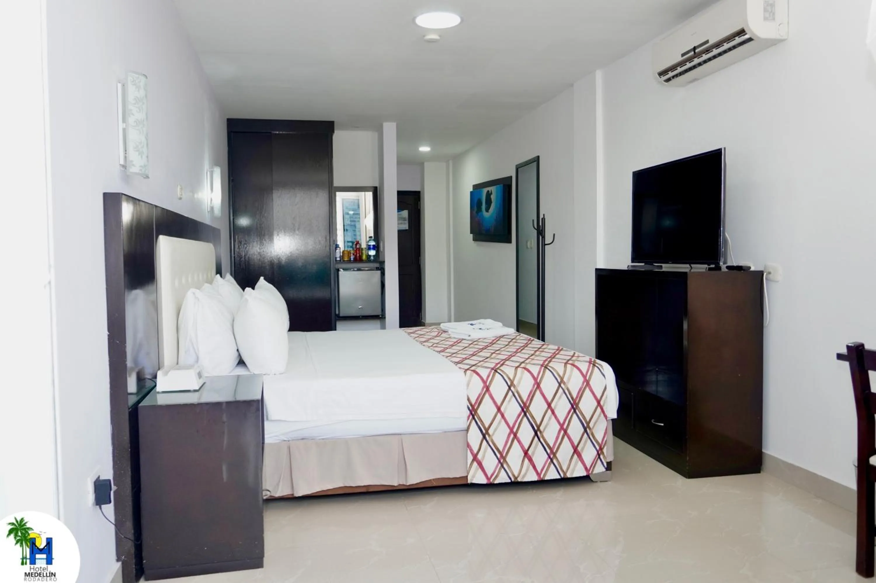 Photo of the whole room, Bed in Hotel Medellín Rodadero