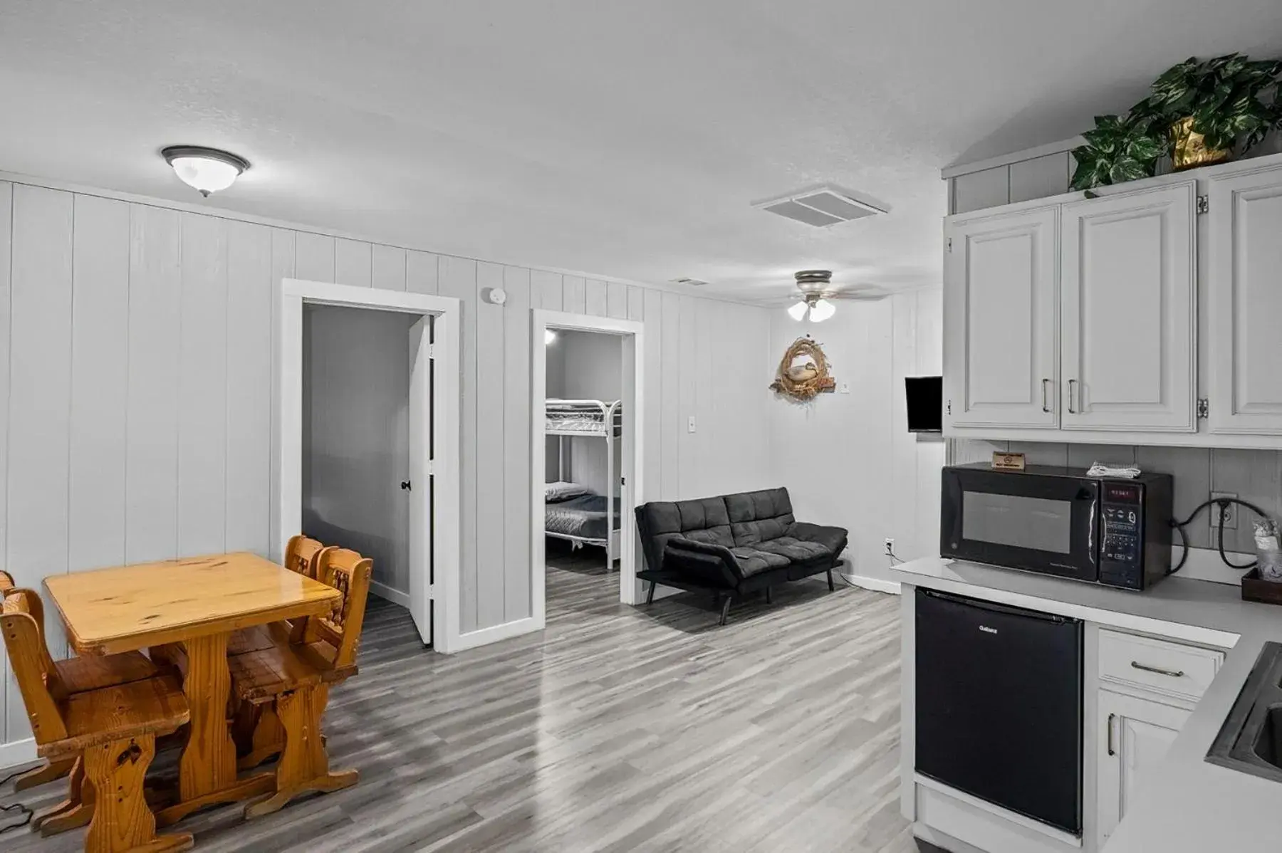 Duplex Apartment in Axtons Bass City Lake Front Resort Duplex Apartment in Axtons Bass City Lake Front Resort