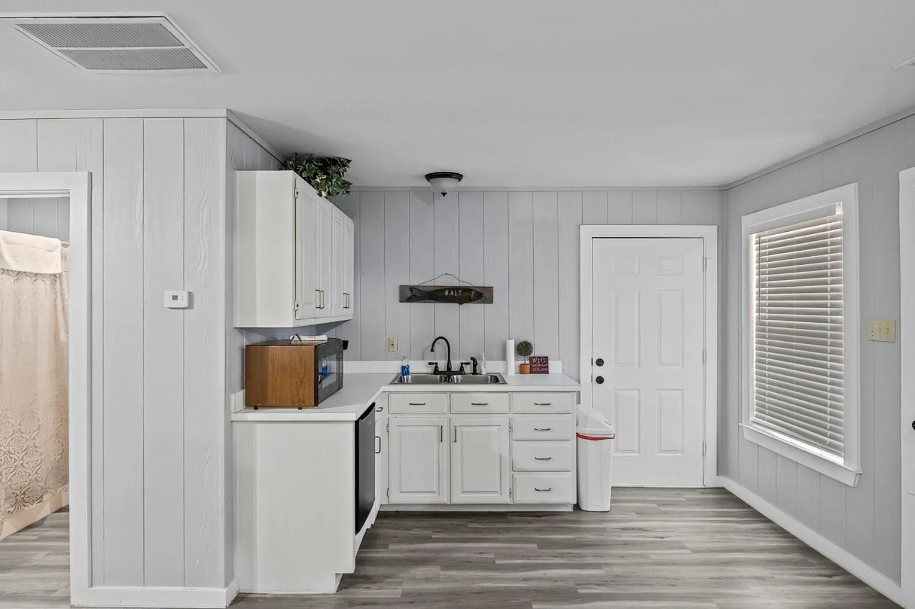 Axtons Bass City Lake Front Resort