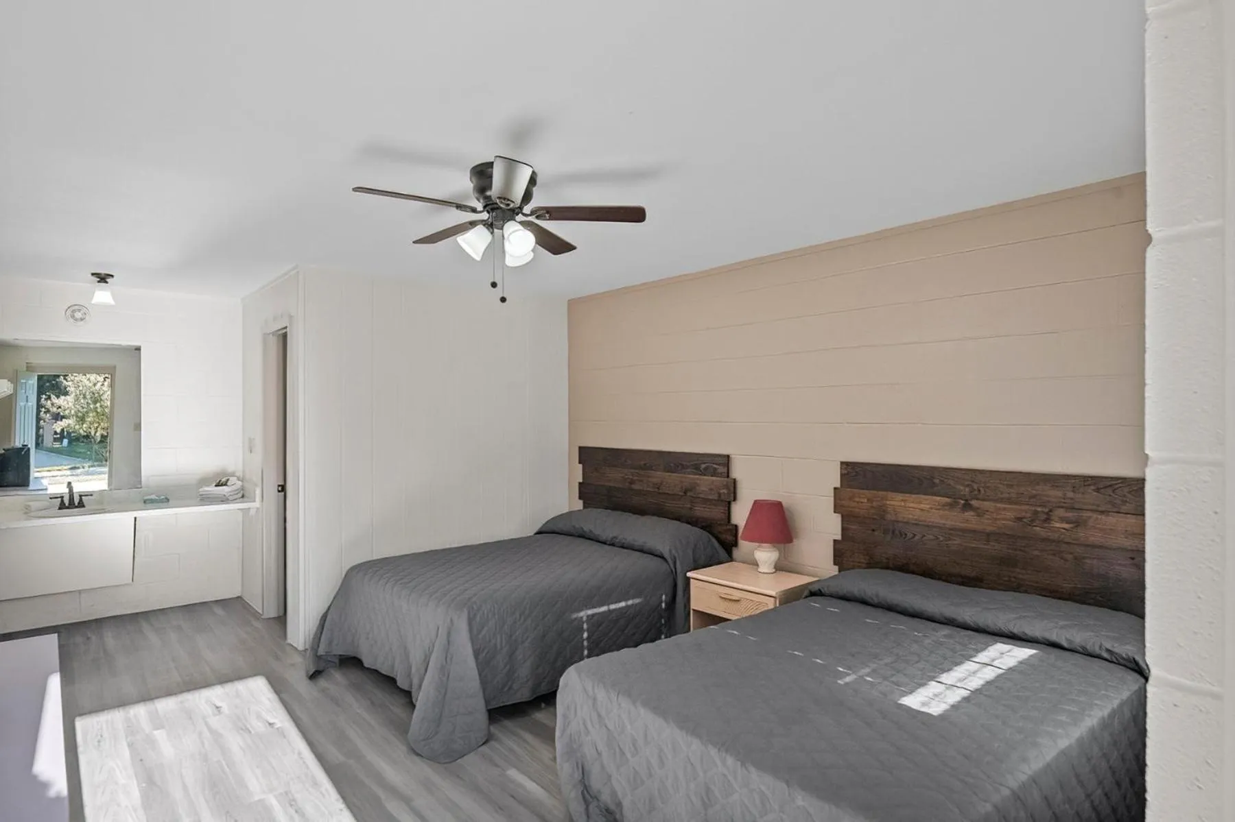 Bed in Axtons Bass City Lake Front Resort