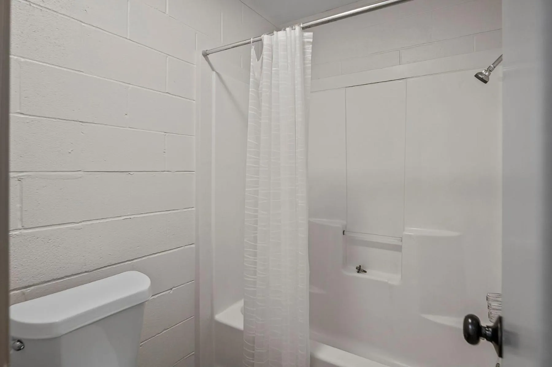 Axtons Bass City Lake Front Resort