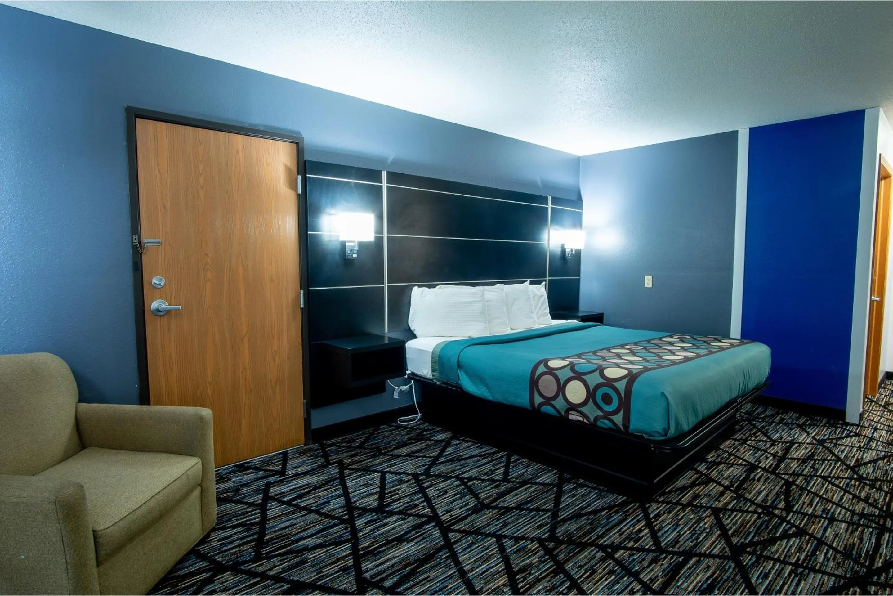 View (from property/room), Bed in Coratel Inn & Suites by Jasper New Richmond
