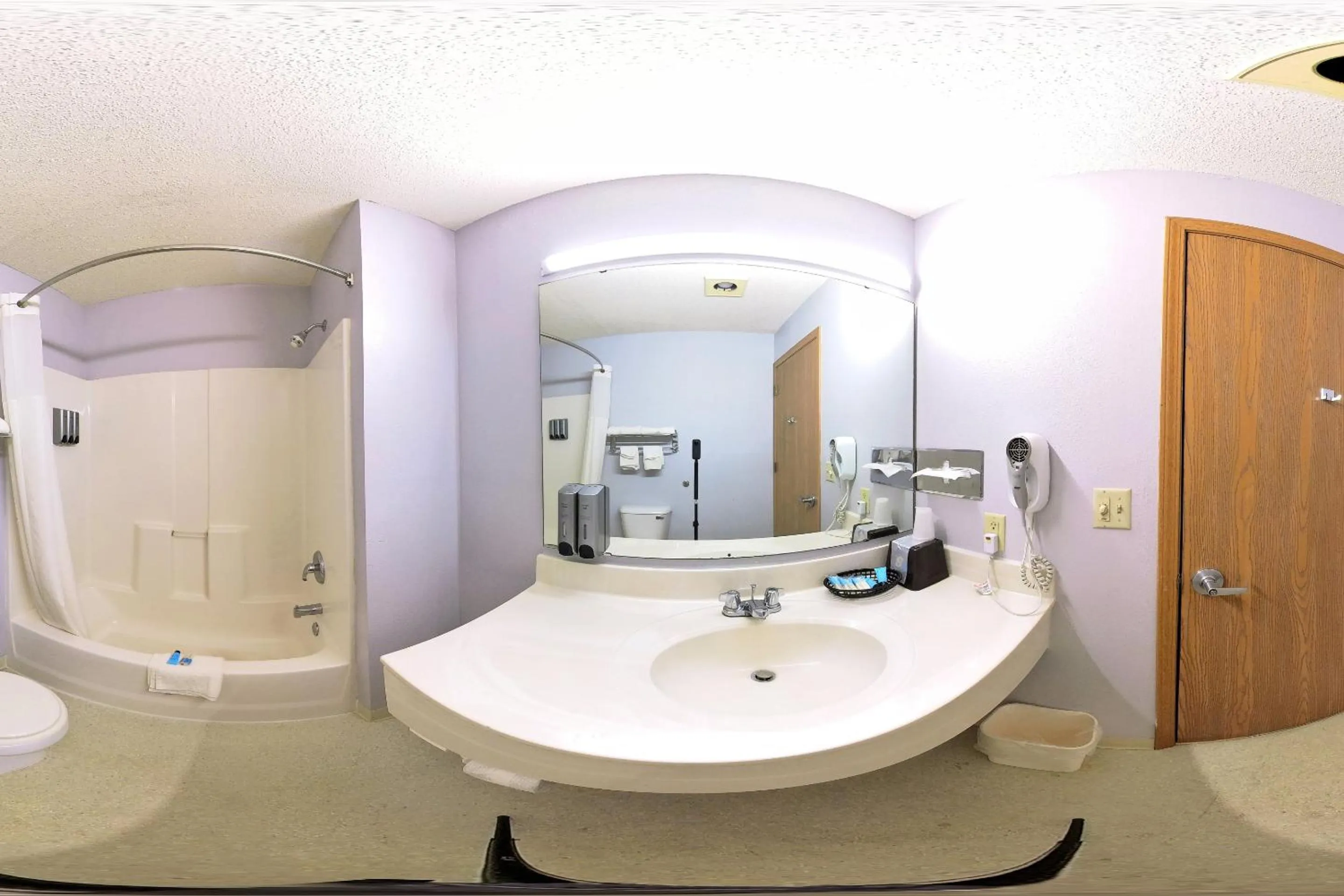 Bathroom in Coratel Inn & Suites by Jasper New Richmond