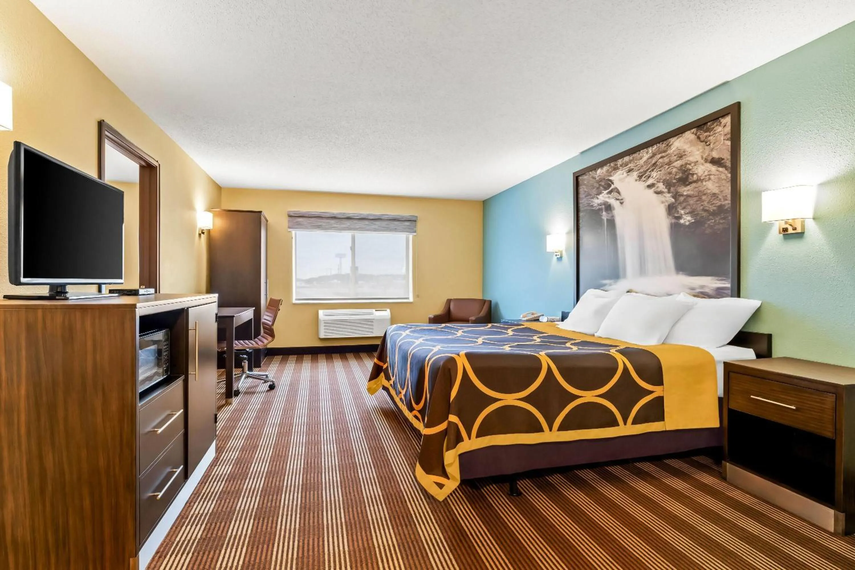 Photo of the whole room, Bed in Super 8 by Wyndham Osseo WI